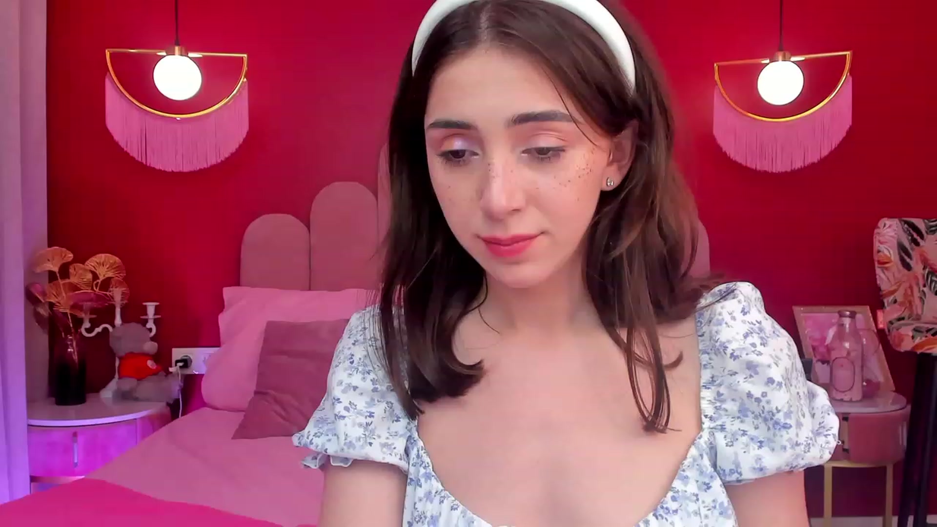 Gallery image thumbnail from ElsaYoung's myfreecams stream on, 06/06/2023, 17:41 image 2 of 20
