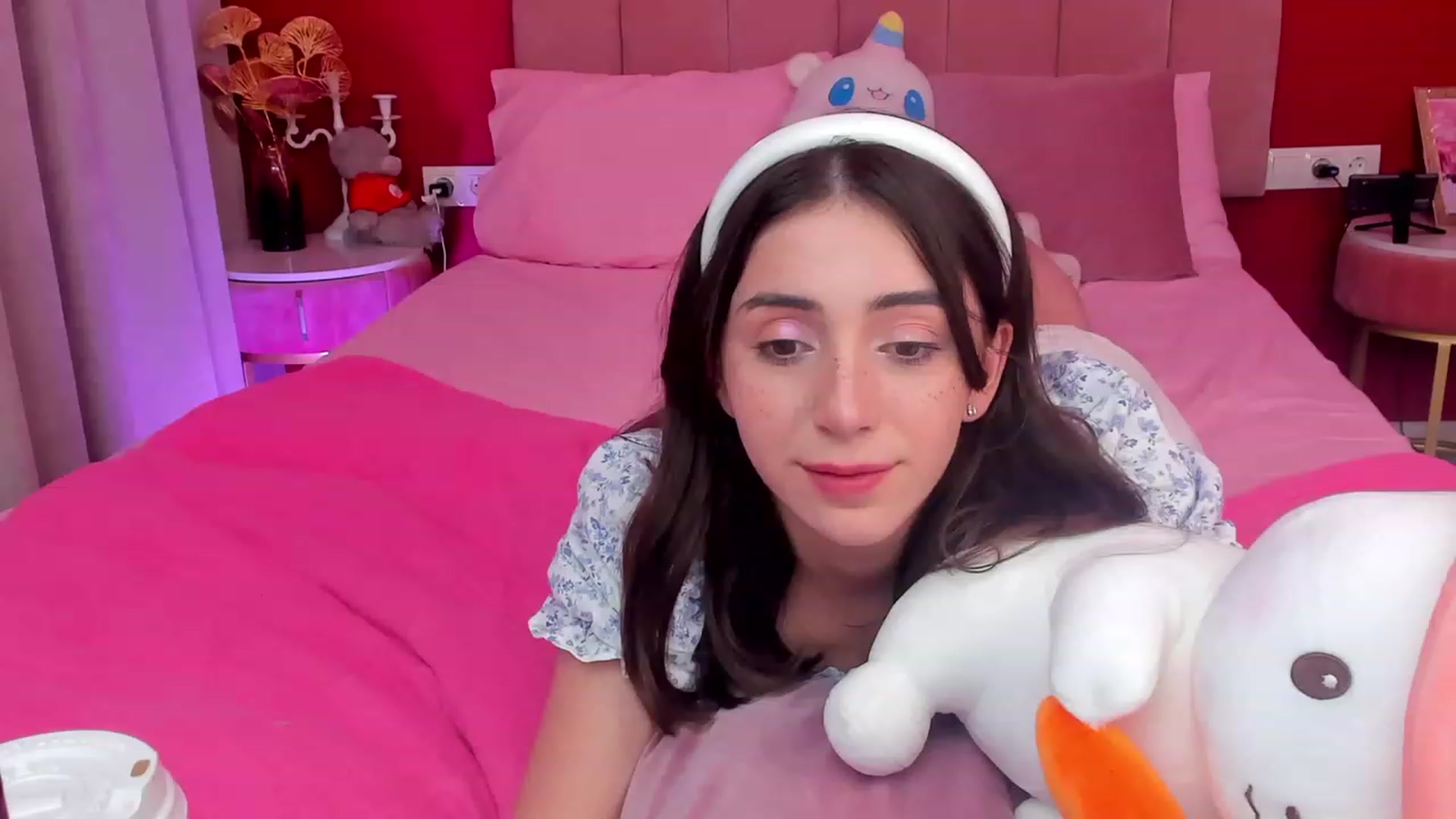 Gallery image thumbnail from ElsaYoung's myfreecams stream on, 06/06/2023, 17:41 image 18 of 20