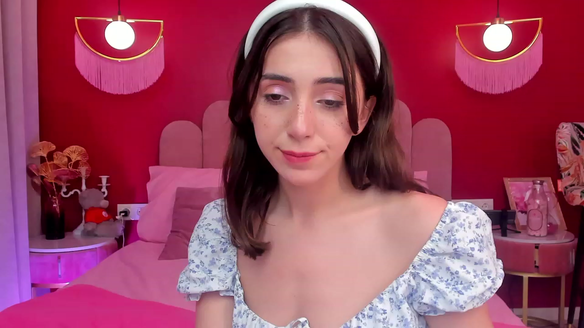 Gallery image thumbnail from ElsaYoung's myfreecams stream on, 06/06/2023, 17:41 image 12 of 20