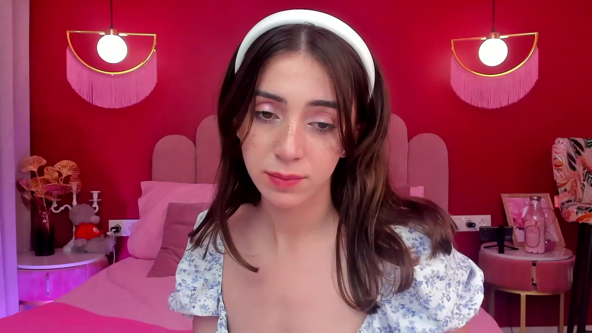 Gallery image thumbnail from ElsaYoung's myfreecams stream on, 06/06/2023, 17:41 image 4 of 20