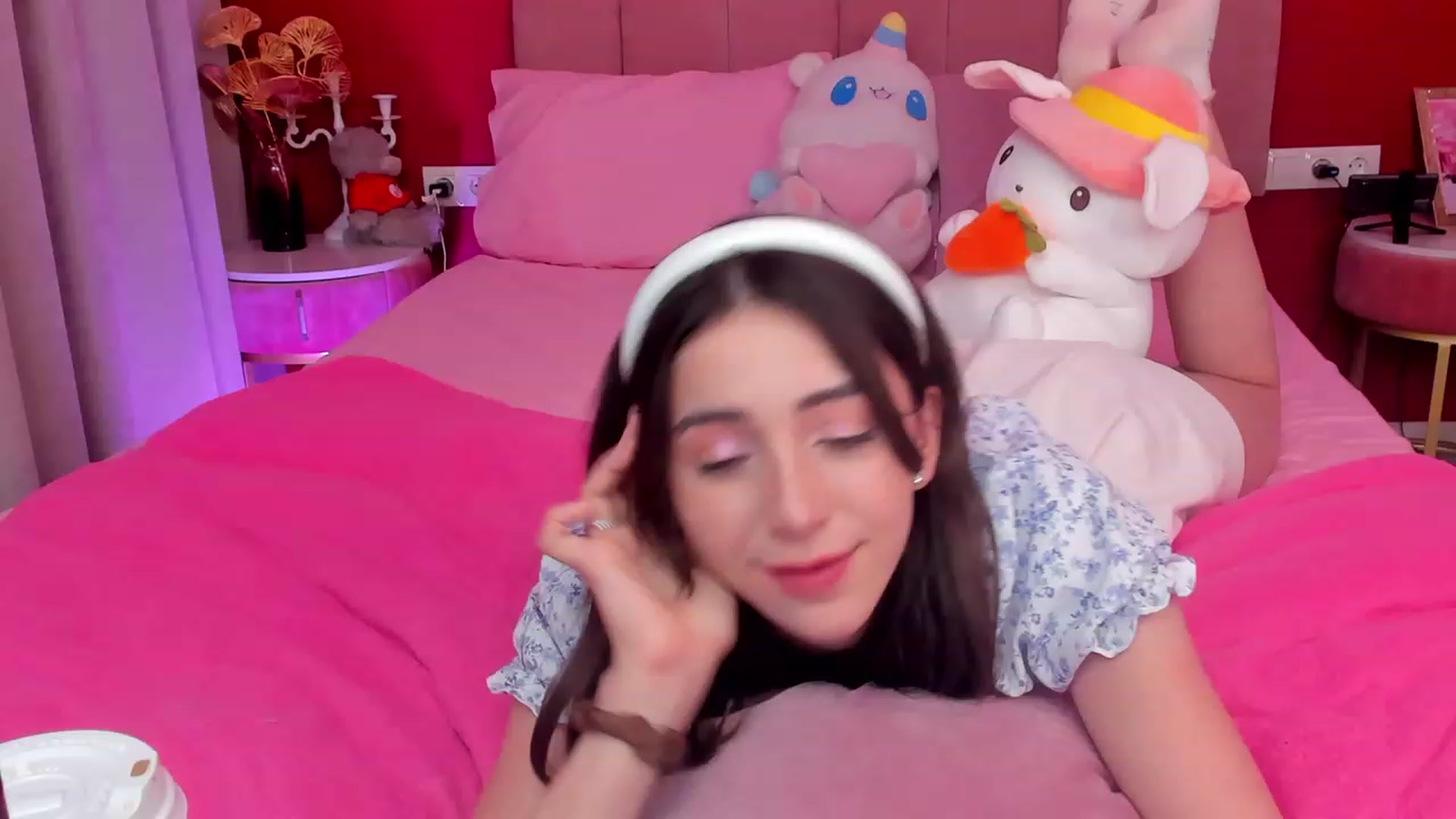 Gallery image thumbnail from ElsaYoung's myfreecams stream on, 06/06/2023, 17:41 image 19 of 20