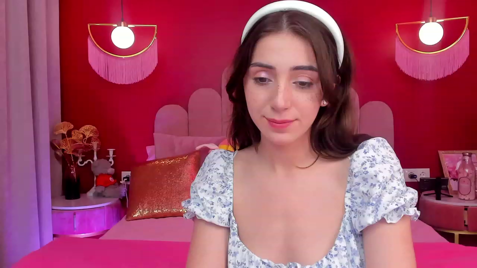 Gallery image thumbnail from ElsaYoung's myfreecams stream on, 06/06/2023, 18:46 image 14 of 20