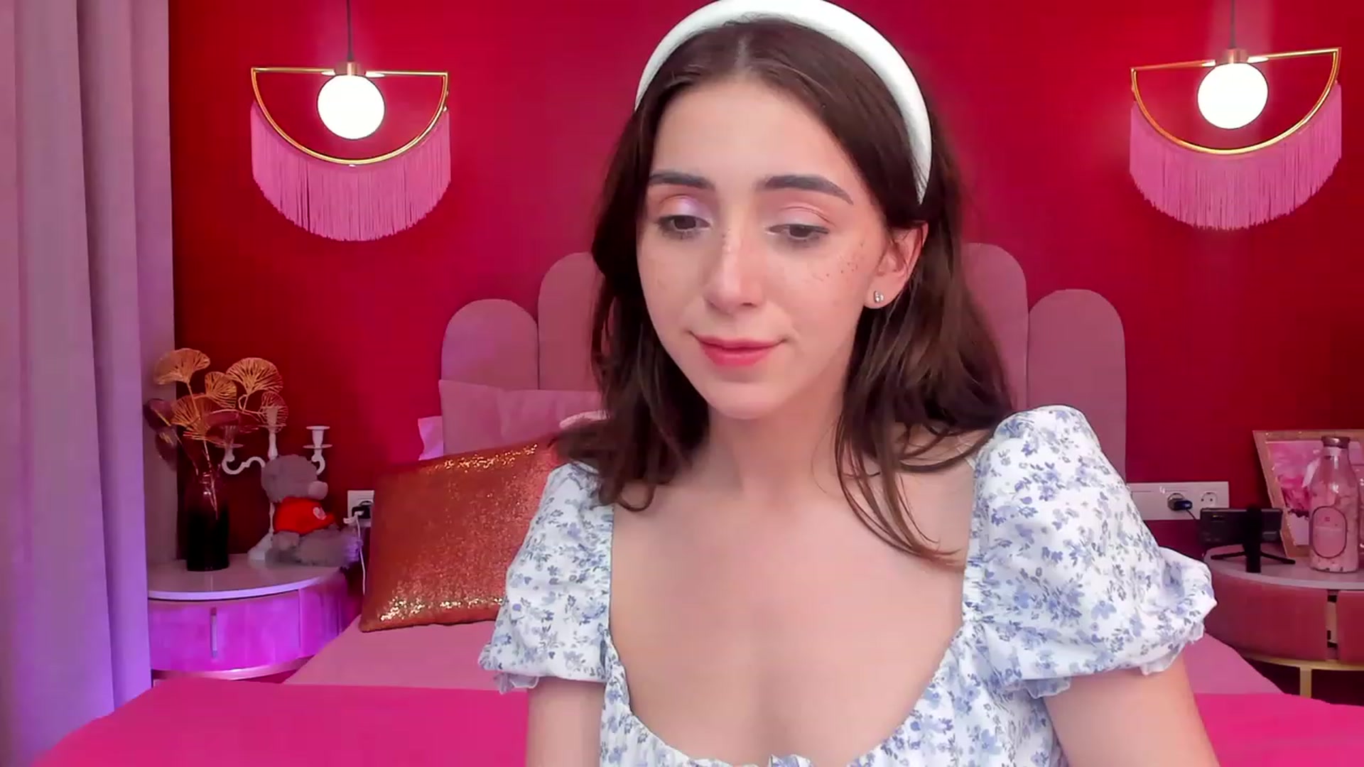 Gallery image thumbnail from ElsaYoung's myfreecams stream on, 06/06/2023, 18:46 image 18 of 20