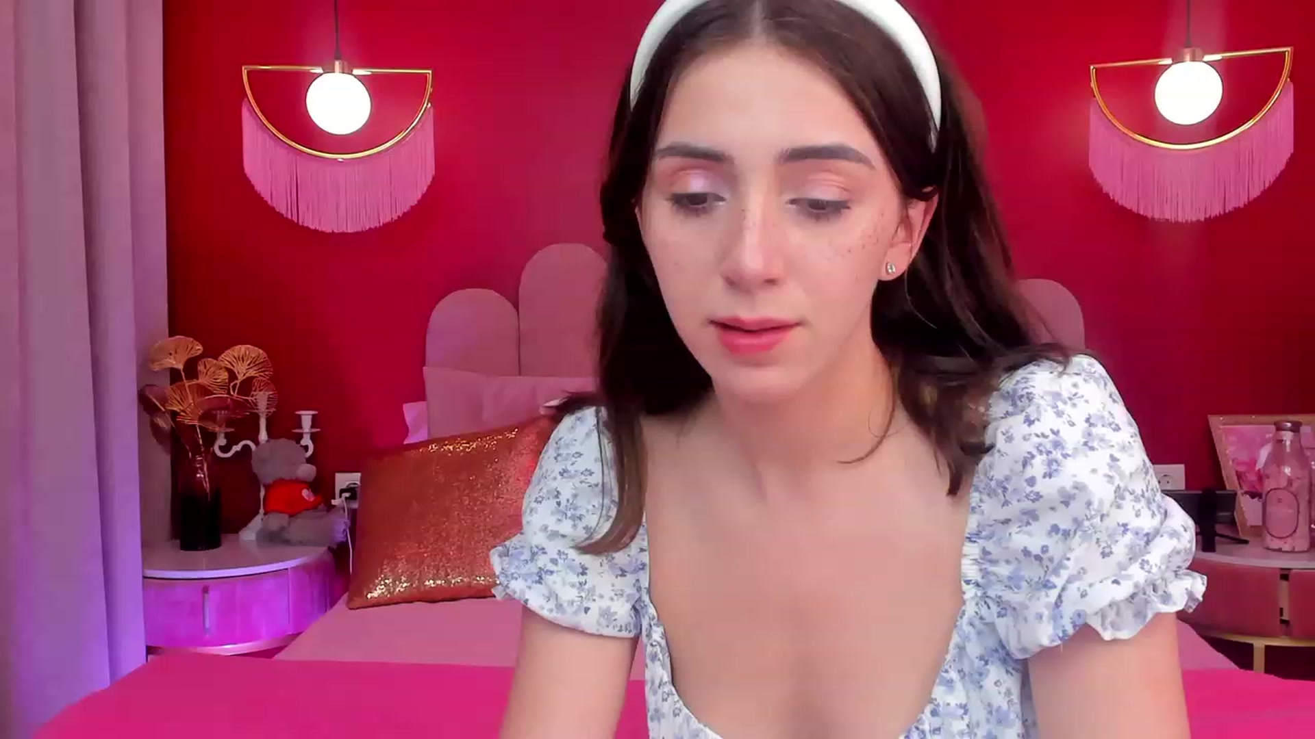 Gallery image thumbnail from ElsaYoung's myfreecams stream on, 06/06/2023, 18:46 image 7 of 20
