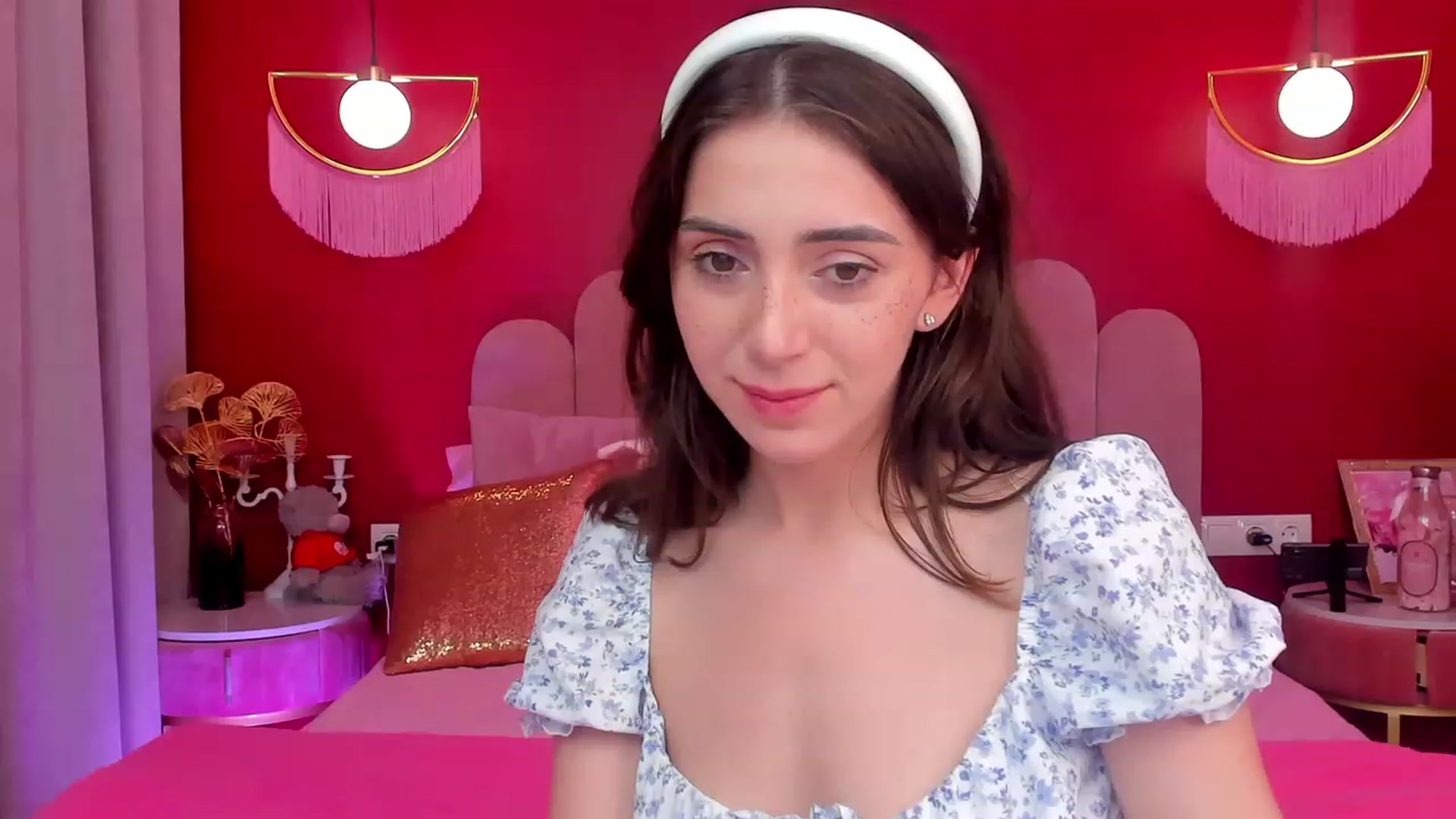 Gallery image thumbnail from ElsaYoung's myfreecams stream on, 06/06/2023, 18:46 image 19 of 20