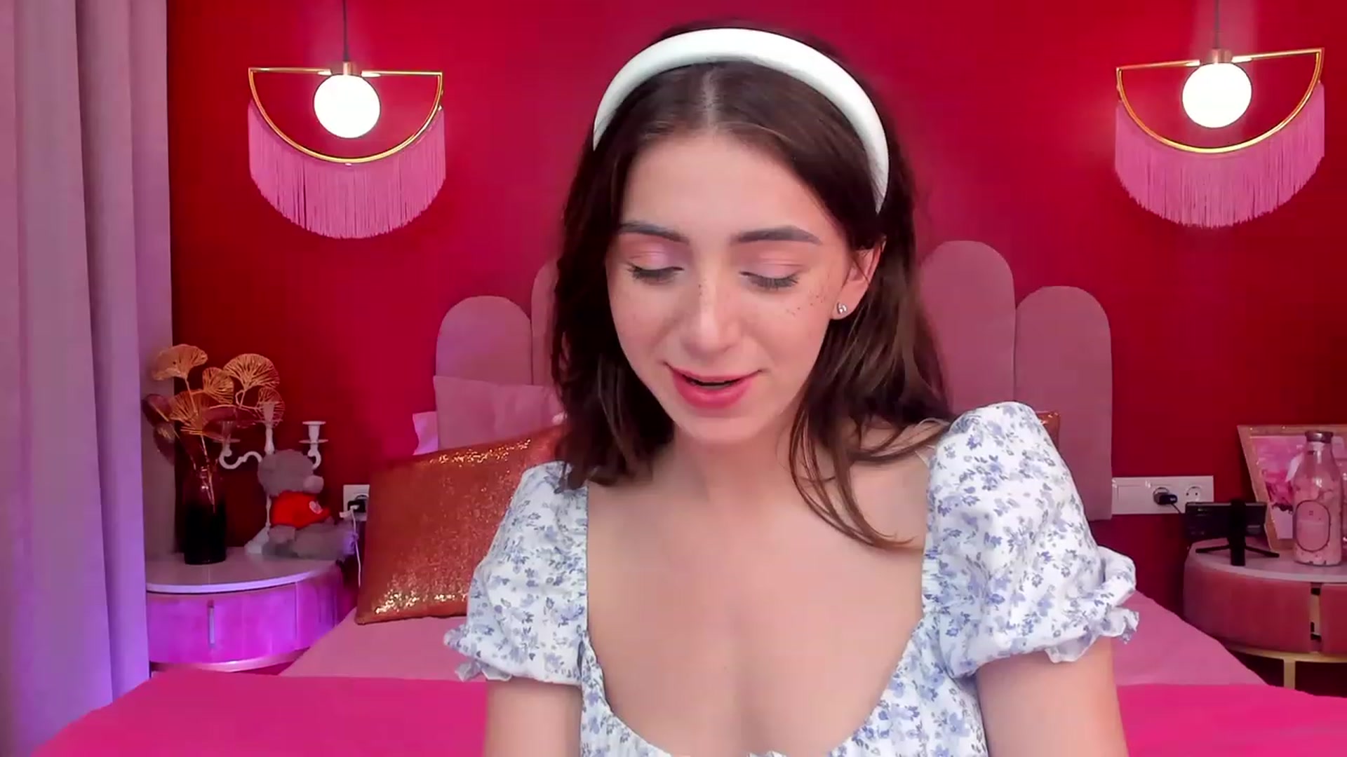 Gallery image thumbnail from ElsaYoung's myfreecams stream on, 06/06/2023, 18:46 image 17 of 20