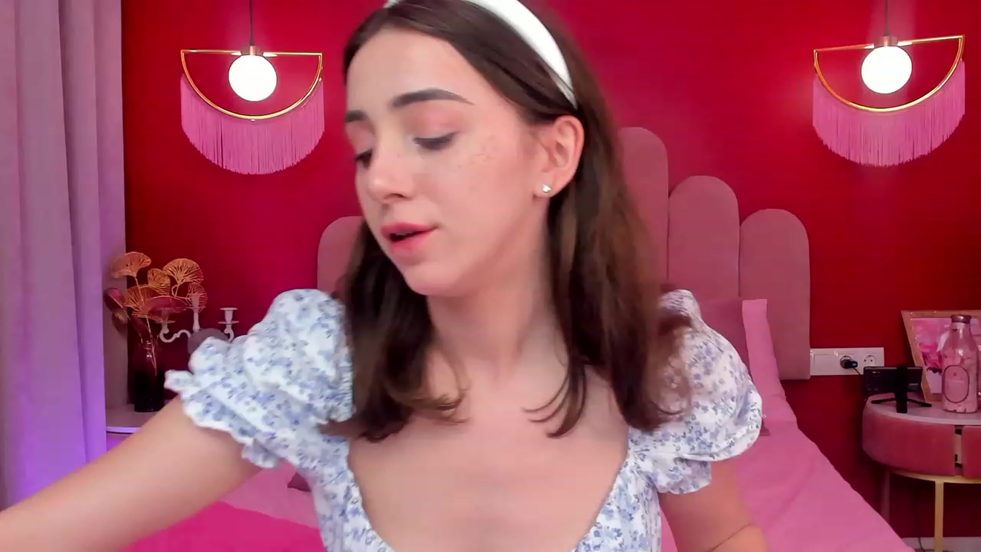 Gallery image thumbnail from ElsaYoung's myfreecams stream on, 06/06/2023, 18:46 image 2 of 20
