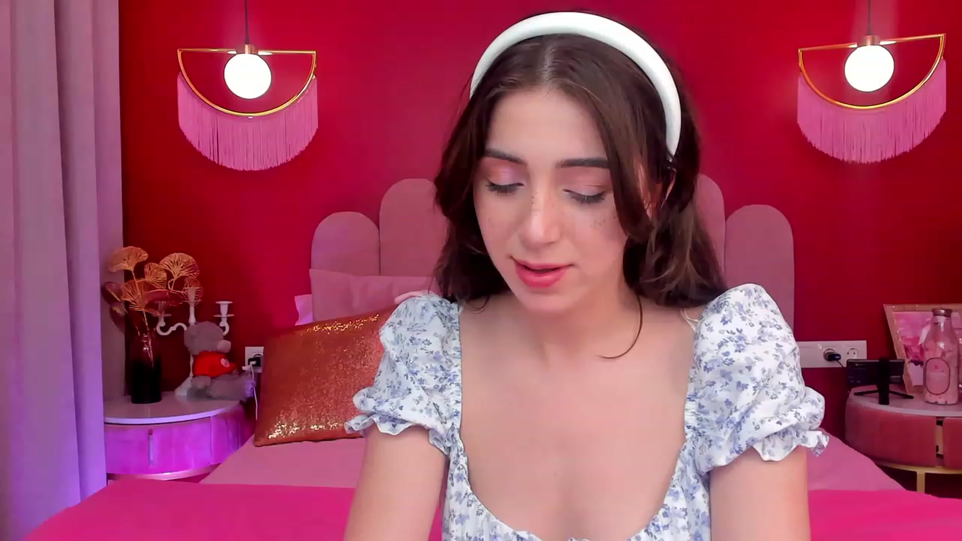 Gallery image thumbnail from ElsaYoung's myfreecams stream on, 06/06/2023, 18:46 image 13 of 20