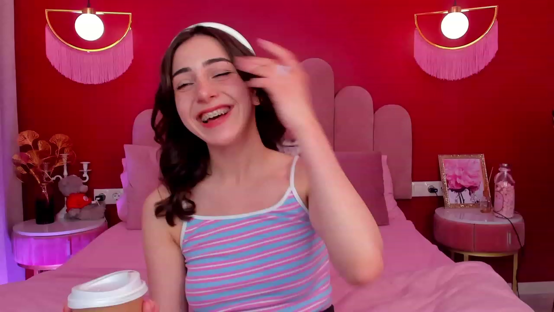Gallery image thumbnail from ElsaYoung's myfreecams stream on, 06/08/2023, 12:54 image 12 of 20