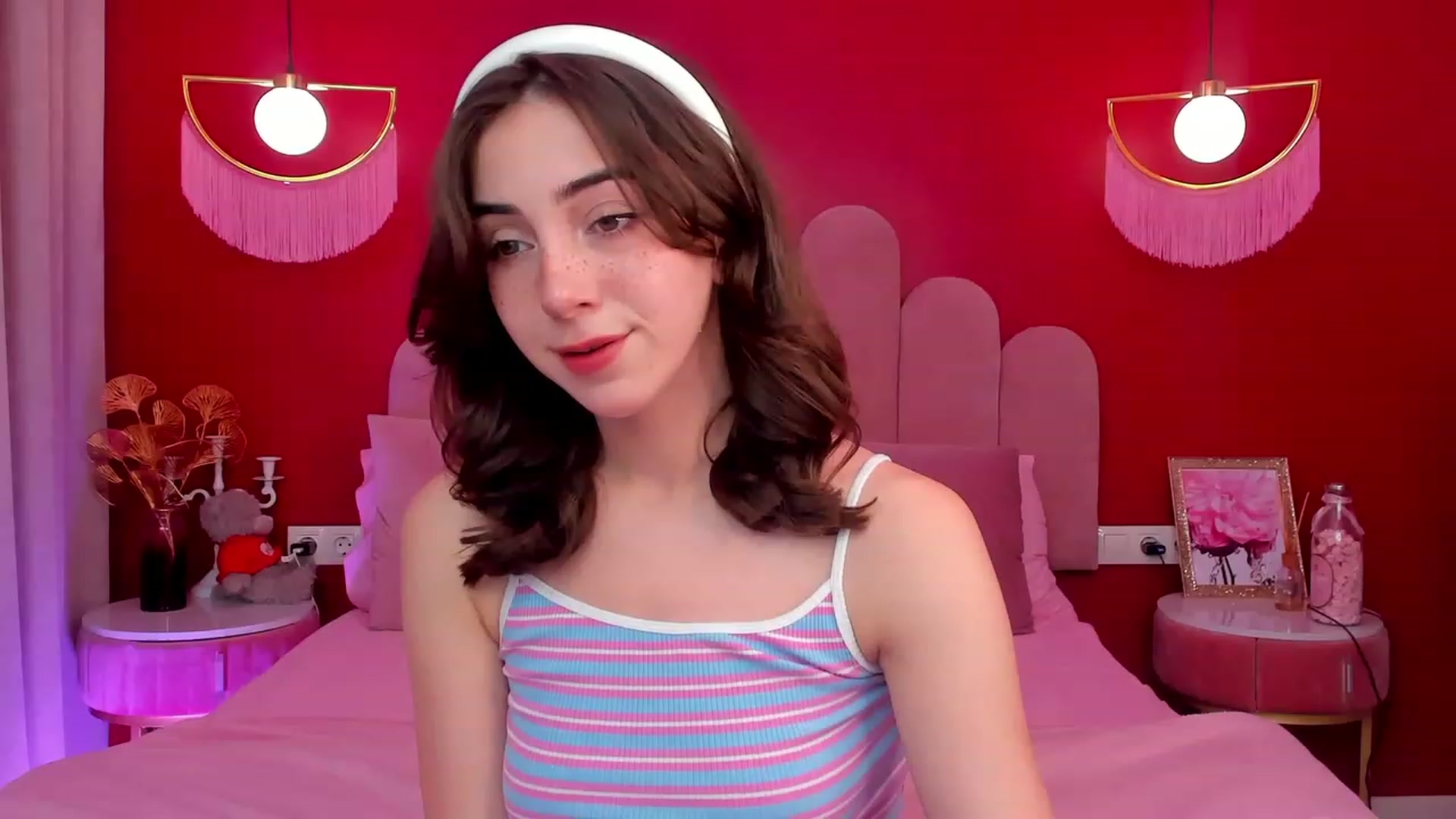 Gallery image thumbnail from ElsaYoung's myfreecams stream on, 06/08/2023, 12:54 image 1 of 20
