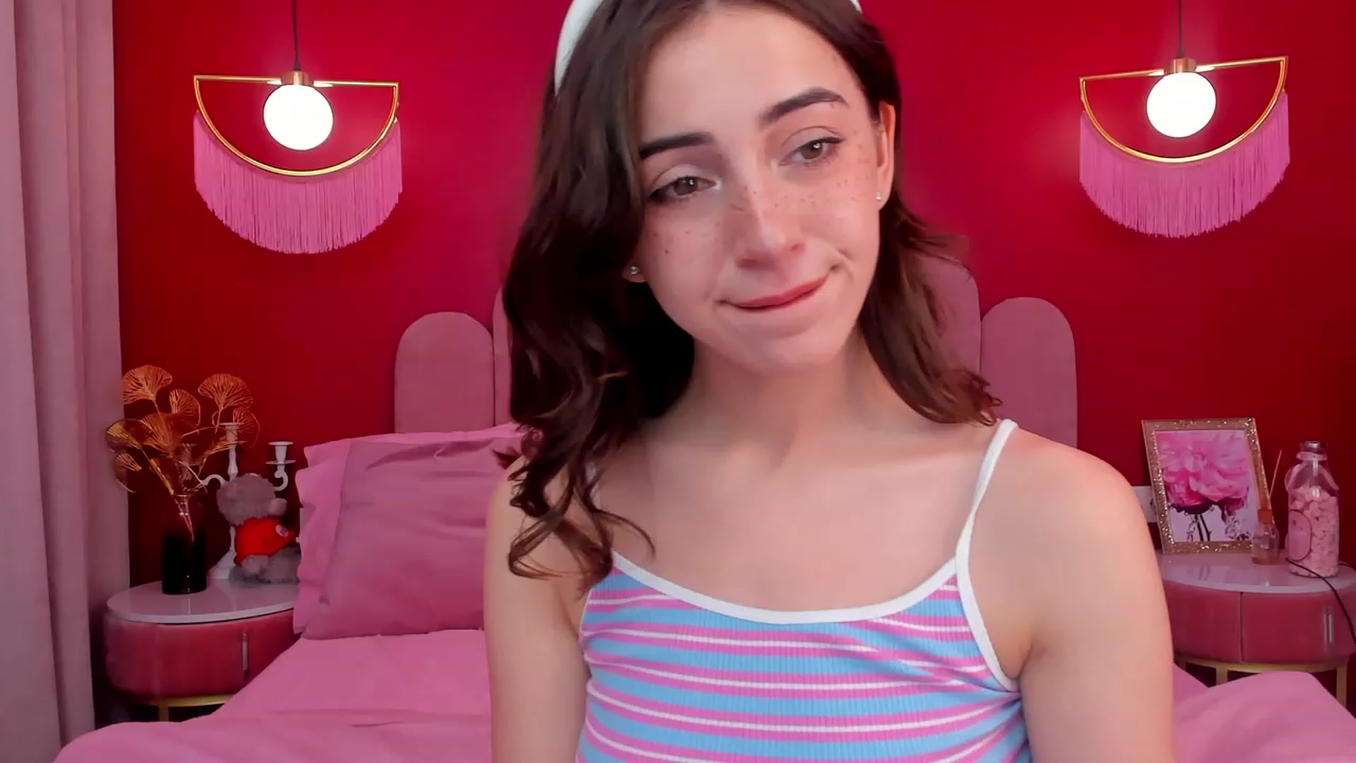 Gallery image thumbnail from ElsaYoung's myfreecams stream on, 06/08/2023, 13:51 image 2 of 20