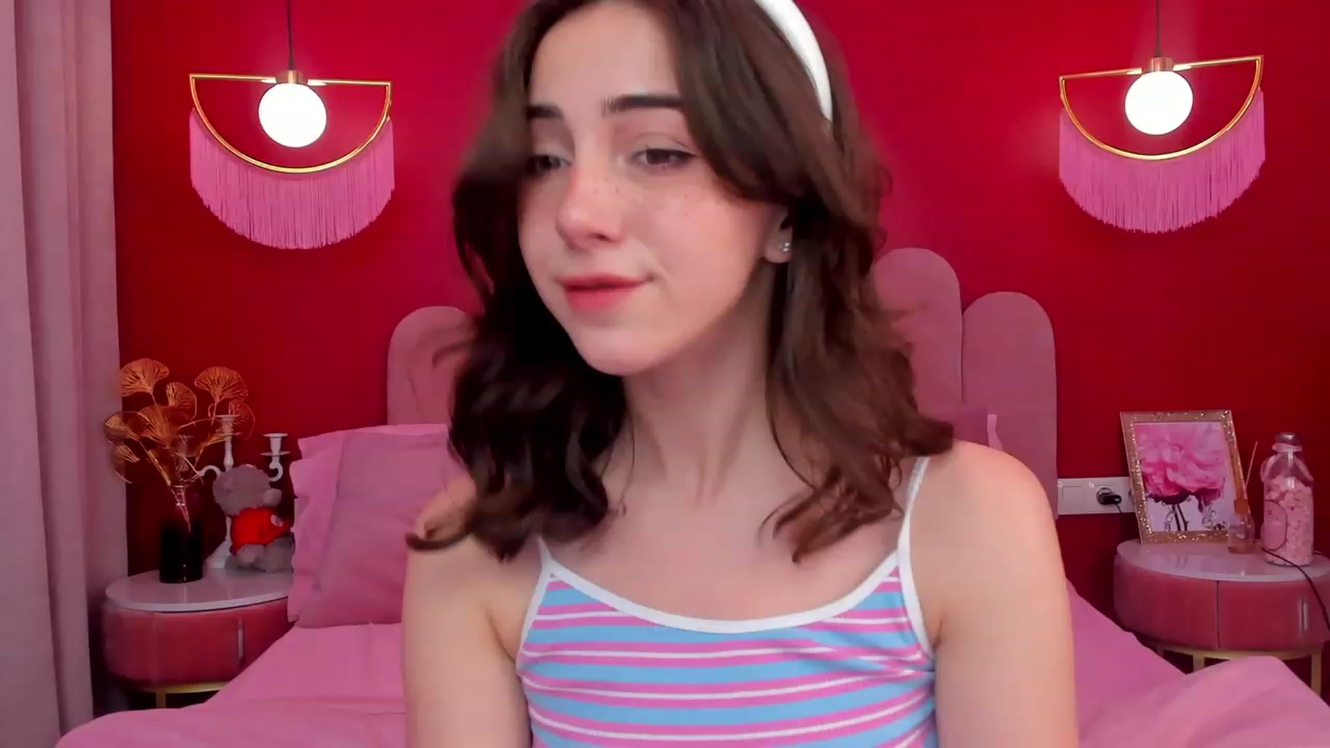 Gallery image thumbnail from ElsaYoung's myfreecams stream on, 06/08/2023, 13:51 image 11 of 20