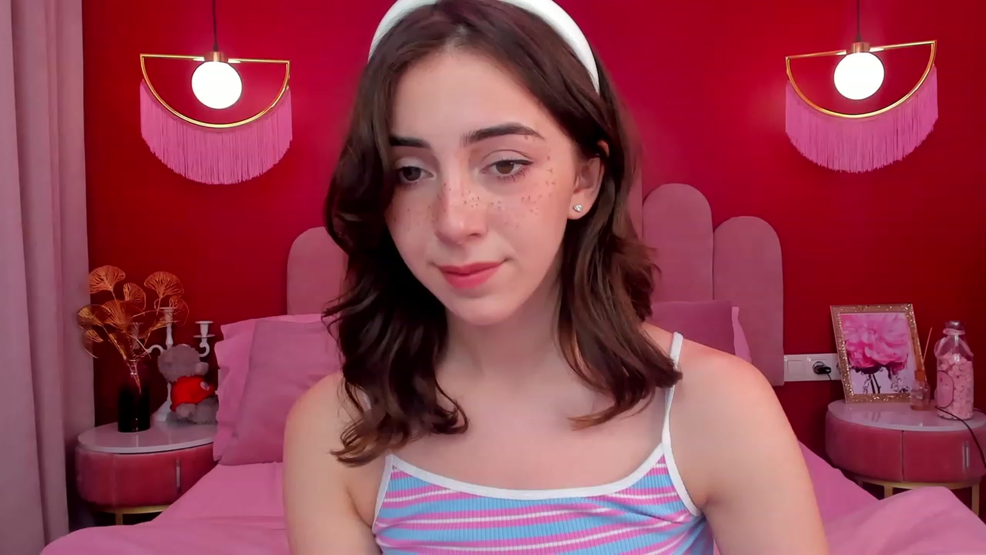 Gallery image thumbnail from ElsaYoung's myfreecams stream on, 06/08/2023, 13:51 image 18 of 20
