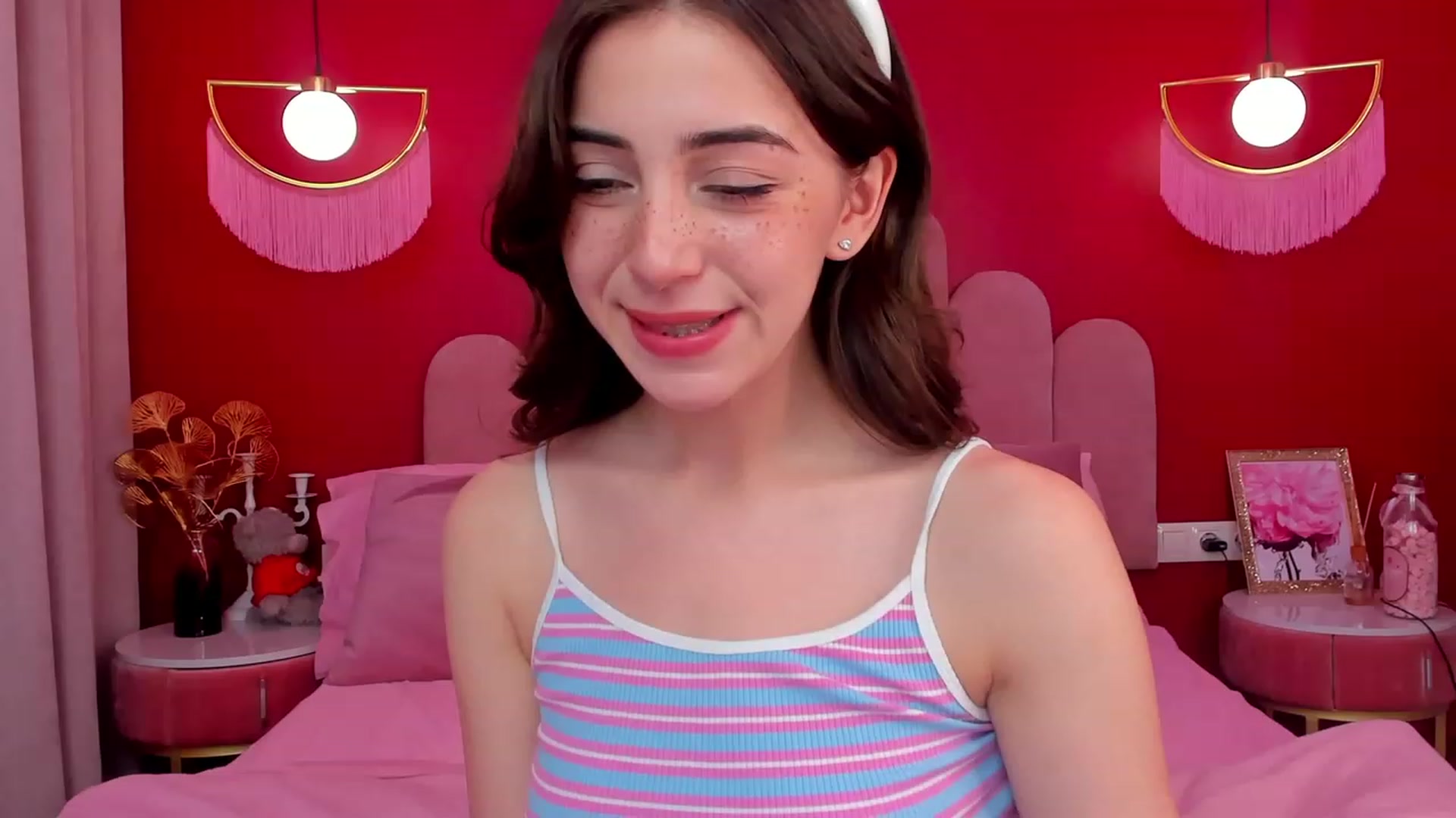 Gallery image thumbnail from ElsaYoung's myfreecams stream on, 06/08/2023, 13:51 image 1 of 20