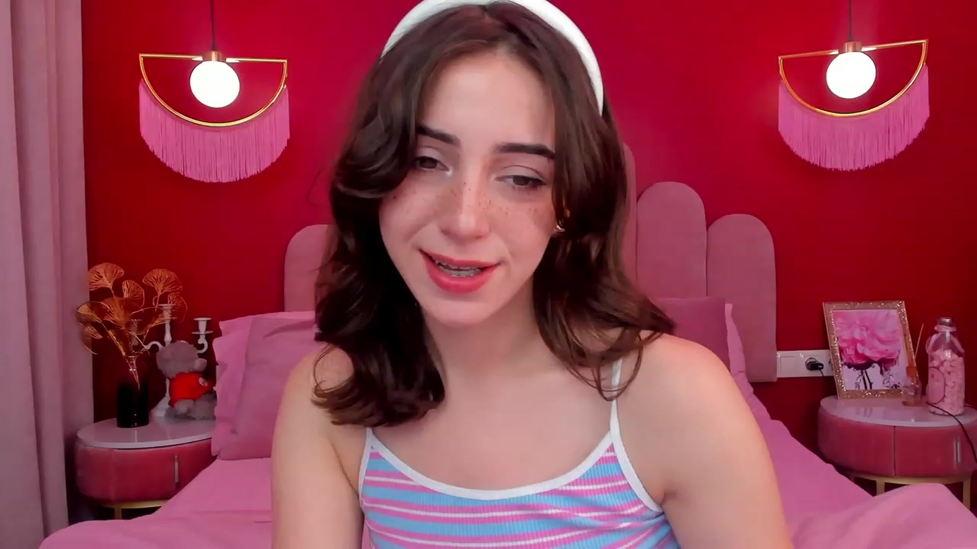 Gallery image thumbnail from ElsaYoung's myfreecams stream on, 06/08/2023, 13:51 image 4 of 20