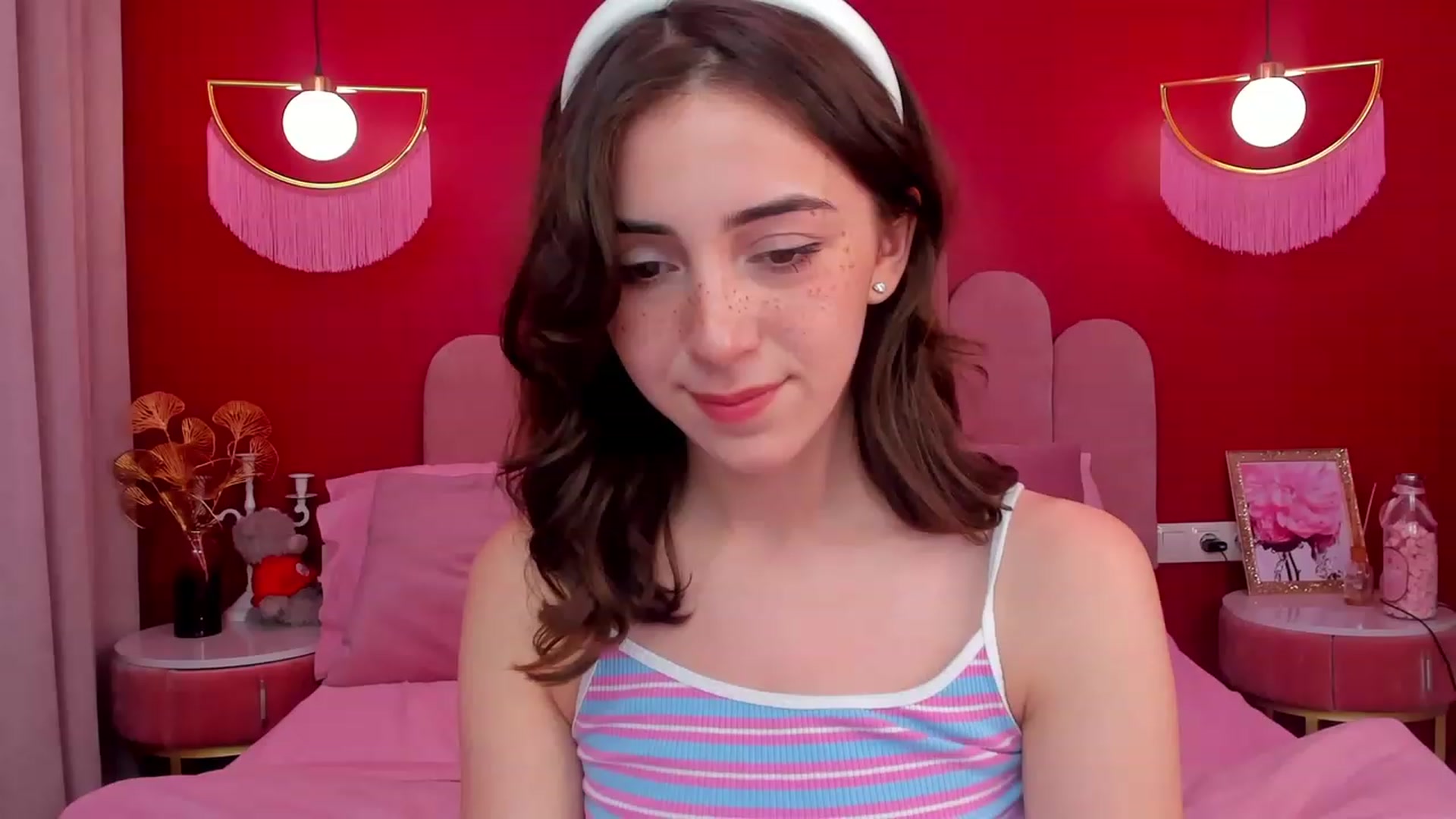Gallery image thumbnail from ElsaYoung's myfreecams stream on, 06/08/2023, 13:51 image 17 of 20