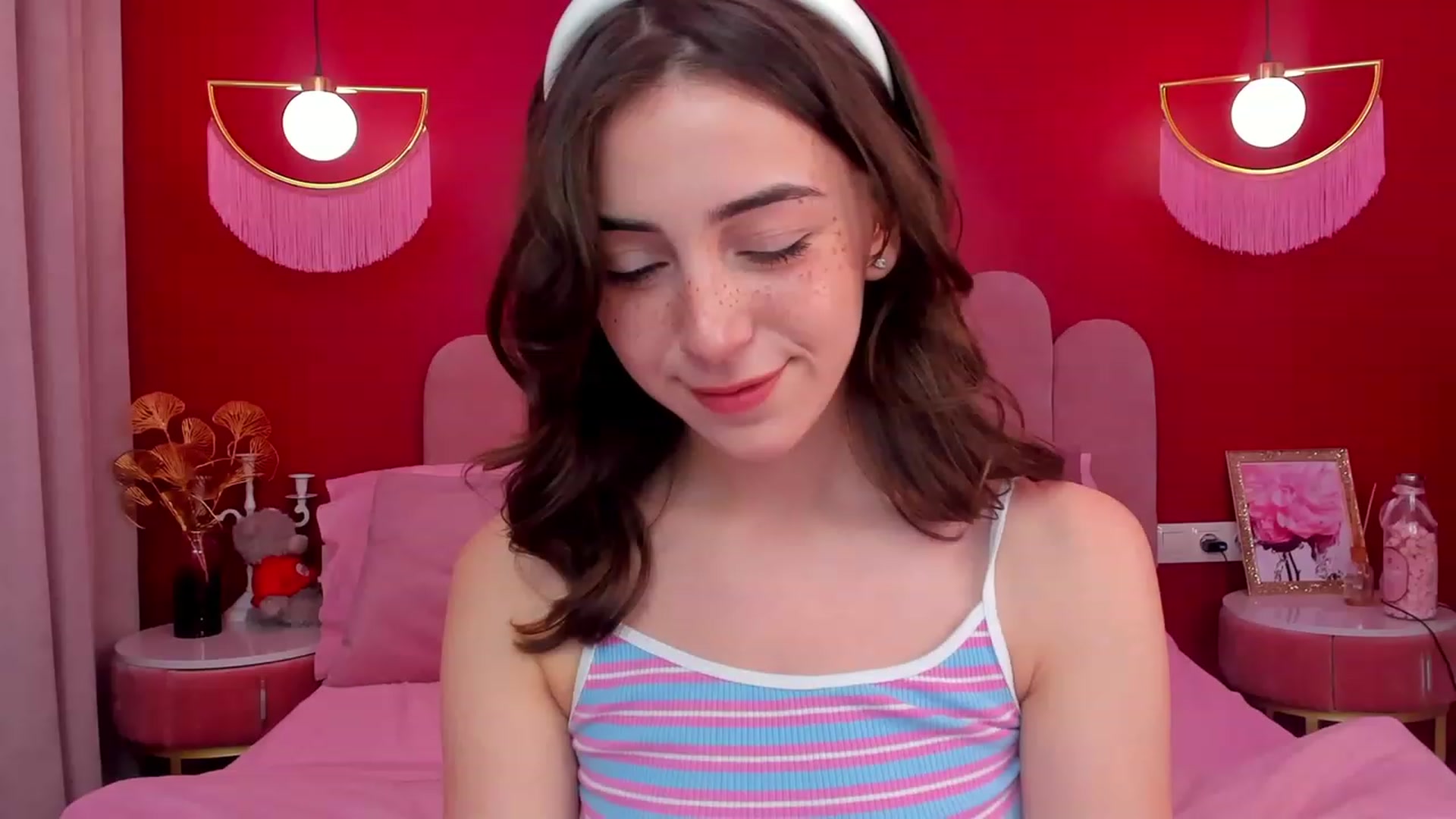 Gallery image thumbnail from ElsaYoung's myfreecams stream on, 06/08/2023, 13:51 image 10 of 20