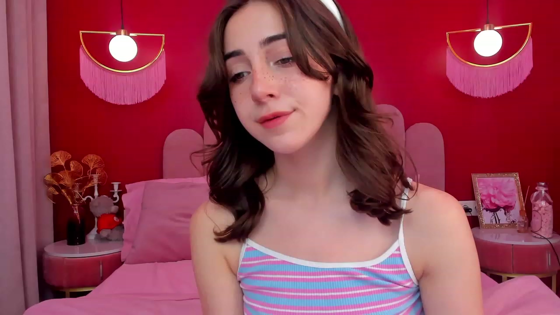 Gallery image thumbnail from ElsaYoung's myfreecams stream on, 06/08/2023, 13:51 image 8 of 20