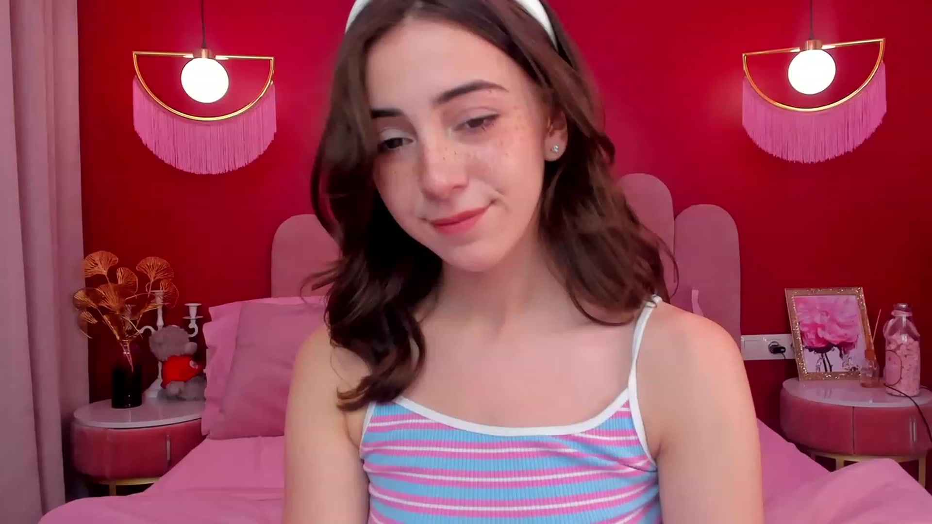 Gallery image thumbnail from ElsaYoung's myfreecams stream on, 06/08/2023, 13:51 image 9 of 20