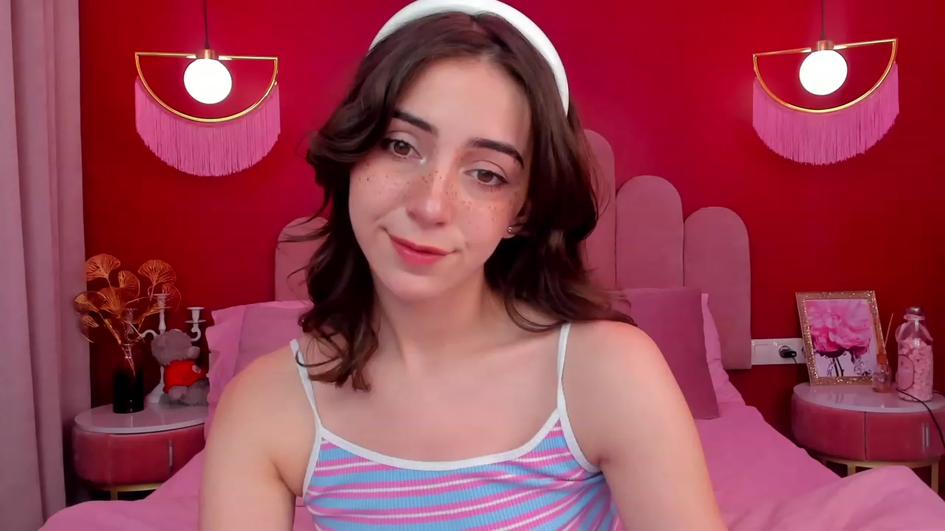 Gallery image thumbnail from ElsaYoung's myfreecams stream on, 06/08/2023, 13:51 image 20 of 20