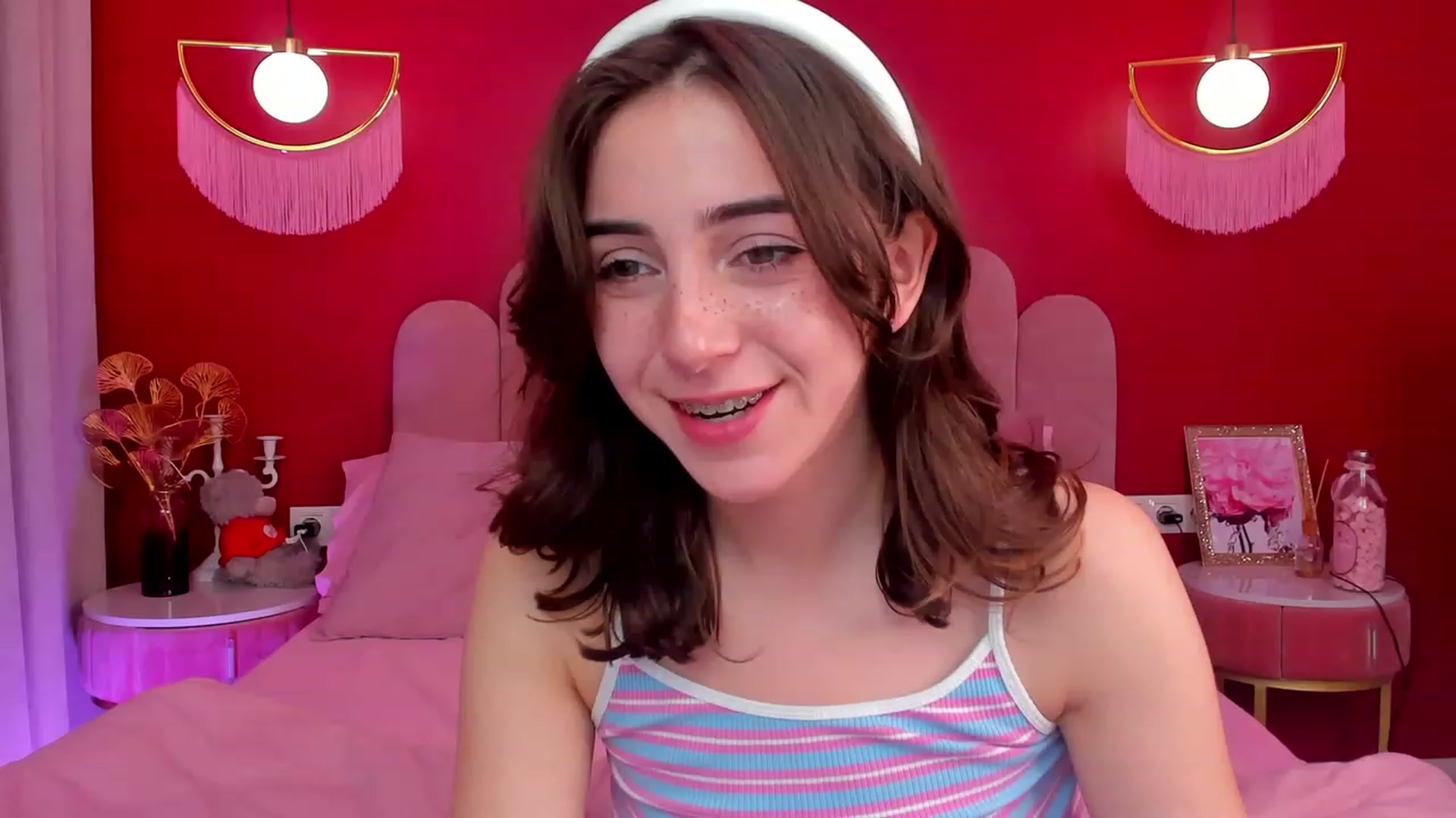 Gallery image thumbnail from ElsaYoung's myfreecams stream on, 06/08/2023, 17:07 image 4 of 20
