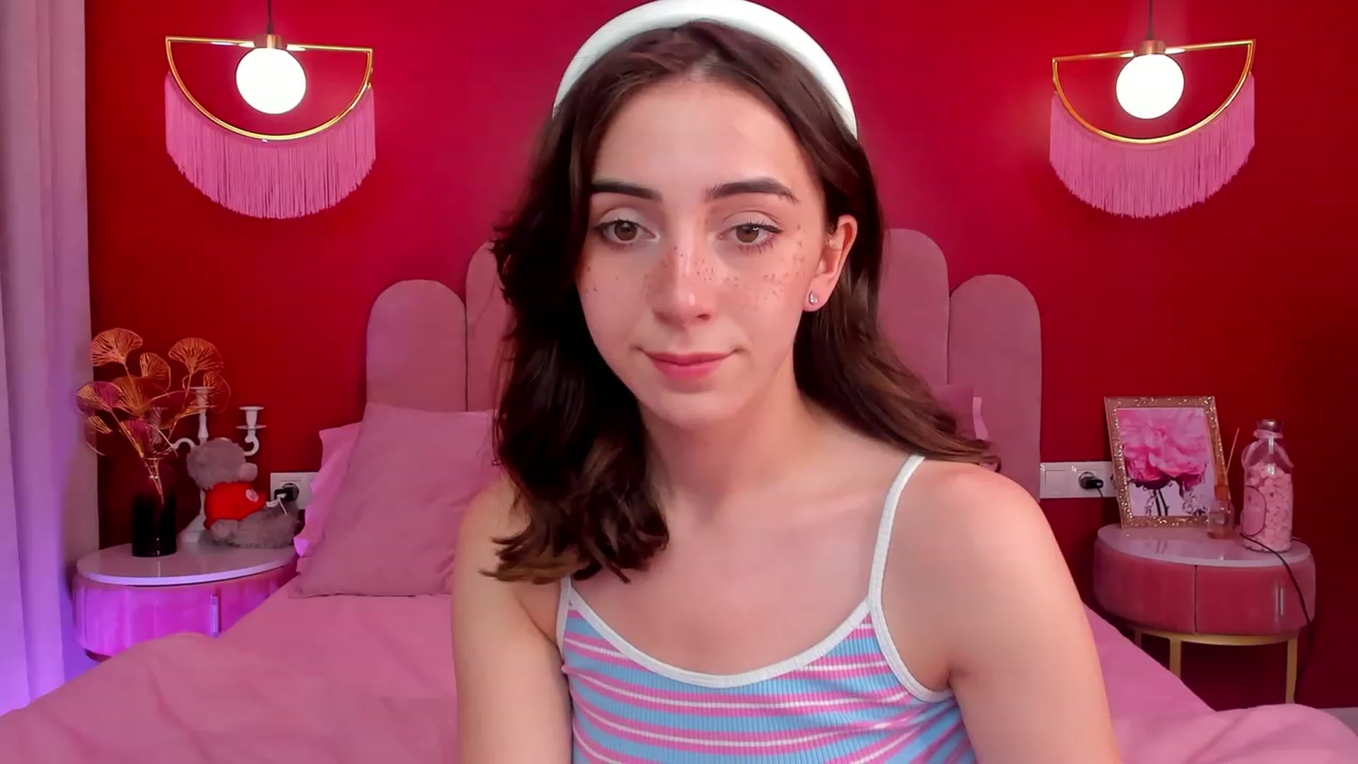 Gallery image thumbnail from ElsaYoung's myfreecams stream on, 06/08/2023, 17:07 image 8 of 20