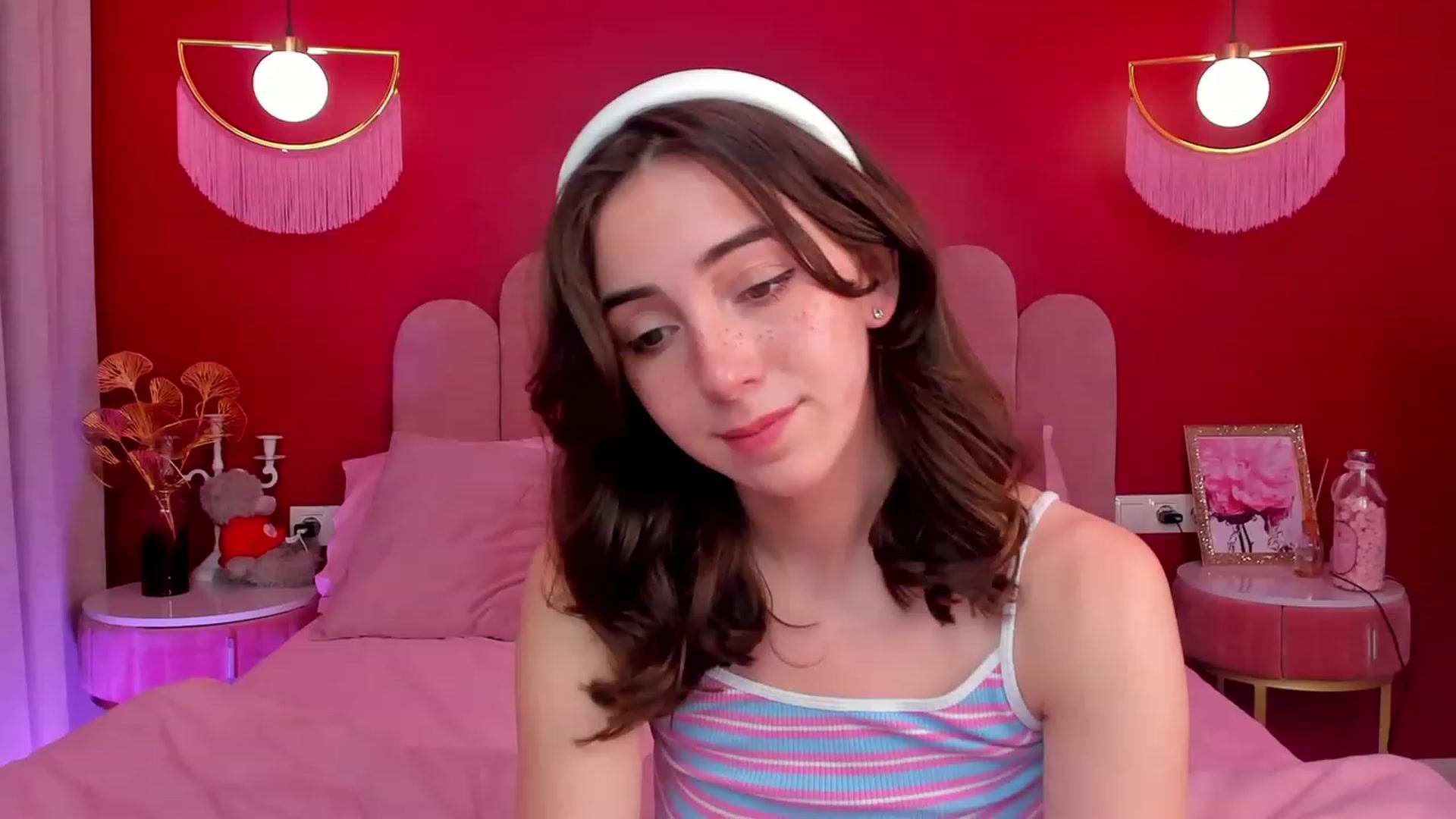 Gallery image thumbnail from ElsaYoung's myfreecams stream on, 06/08/2023, 17:07 image 7 of 20