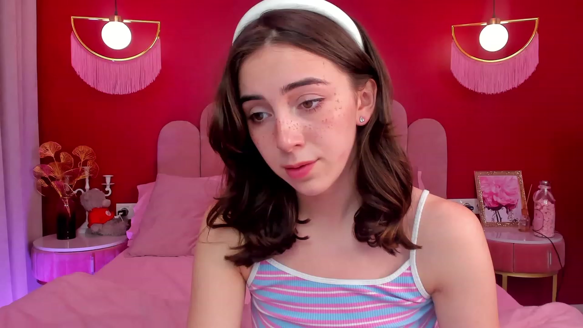 Gallery image thumbnail from ElsaYoung's myfreecams stream on, 06/08/2023, 17:07 image 1 of 20