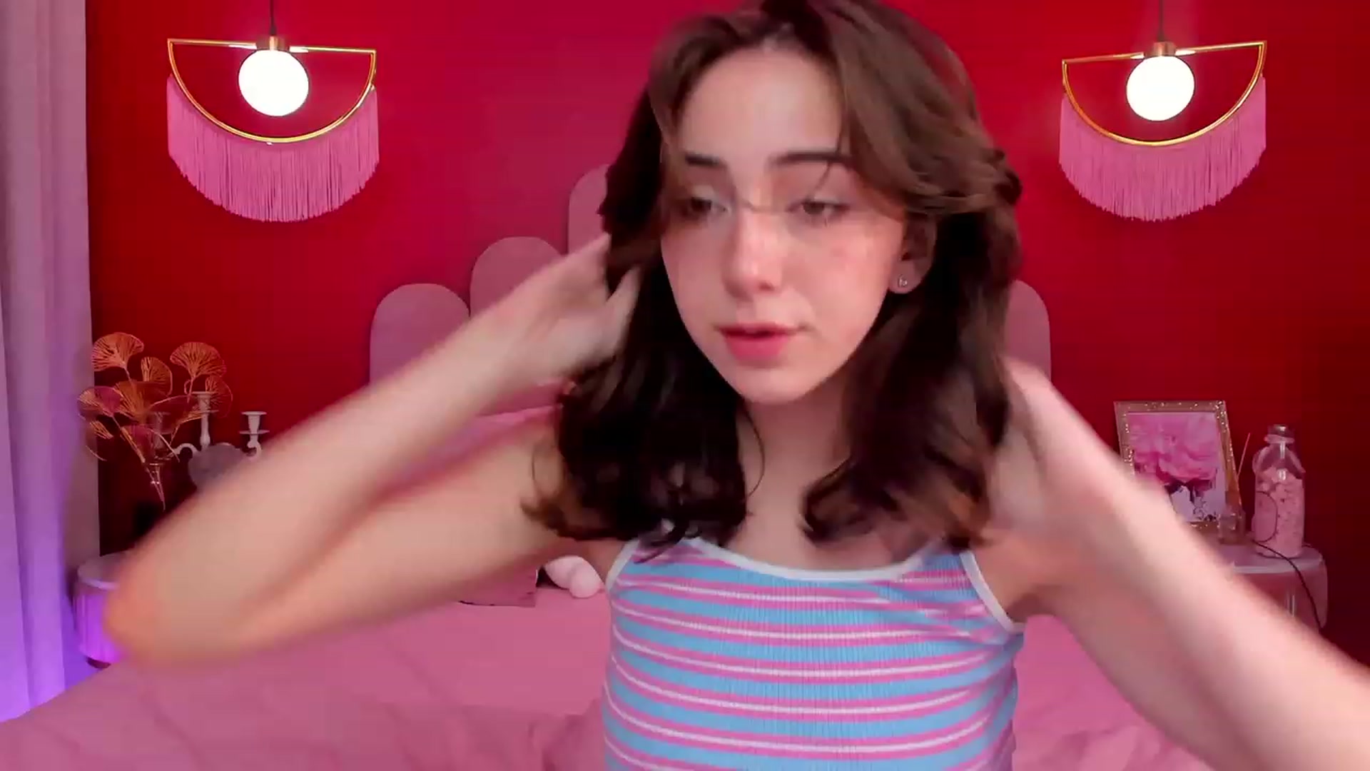 Gallery image thumbnail from ElsaYoung's myfreecams stream on, 06/08/2023, 17:07 image 2 of 20