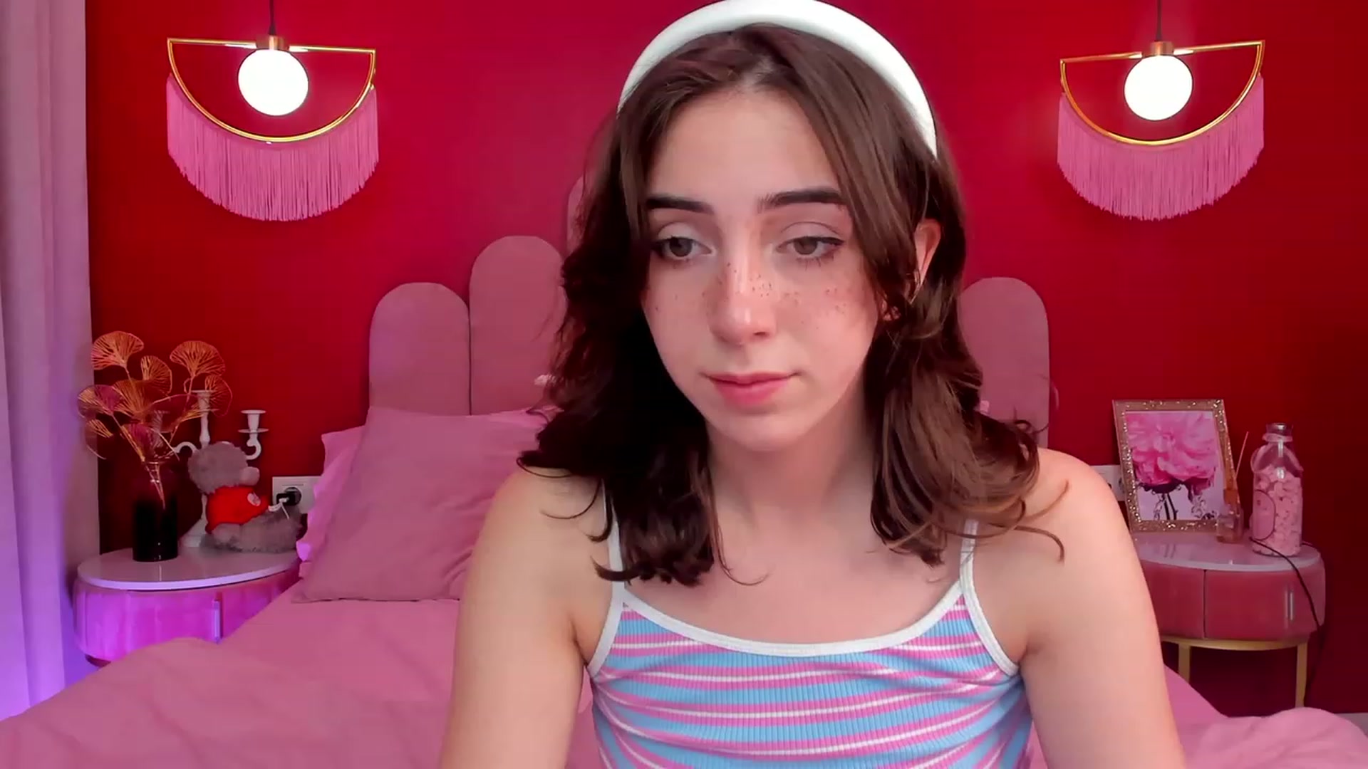 Gallery image thumbnail from ElsaYoung's myfreecams stream on, 06/08/2023, 17:07 image 3 of 20