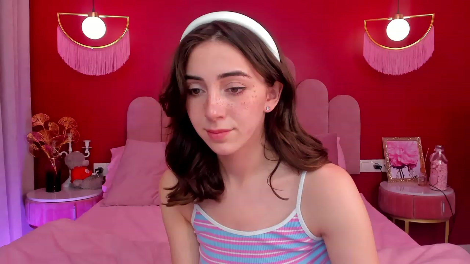 Gallery image thumbnail from ElsaYoung's myfreecams stream on, 06/08/2023, 17:07 image 11 of 20