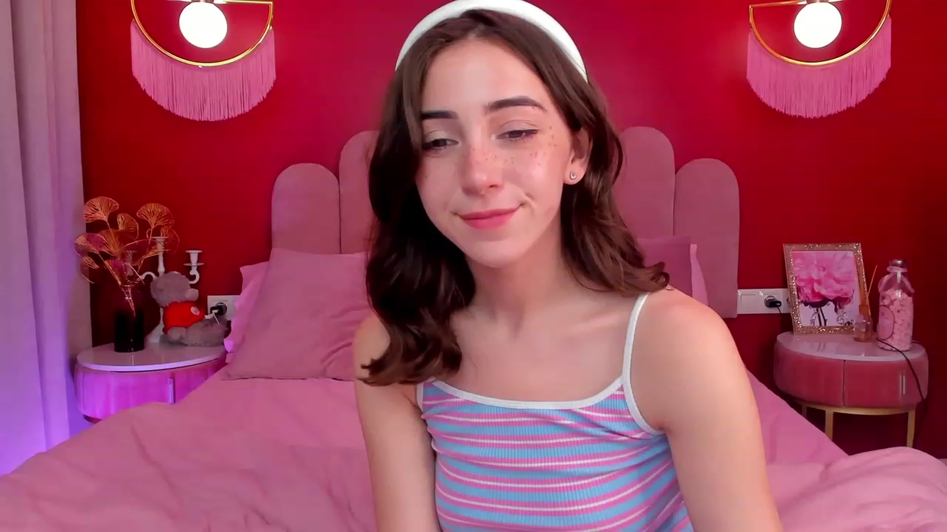 Gallery image thumbnail from ElsaYoung's myfreecams stream on, 06/08/2023, 17:07 image 19 of 20
