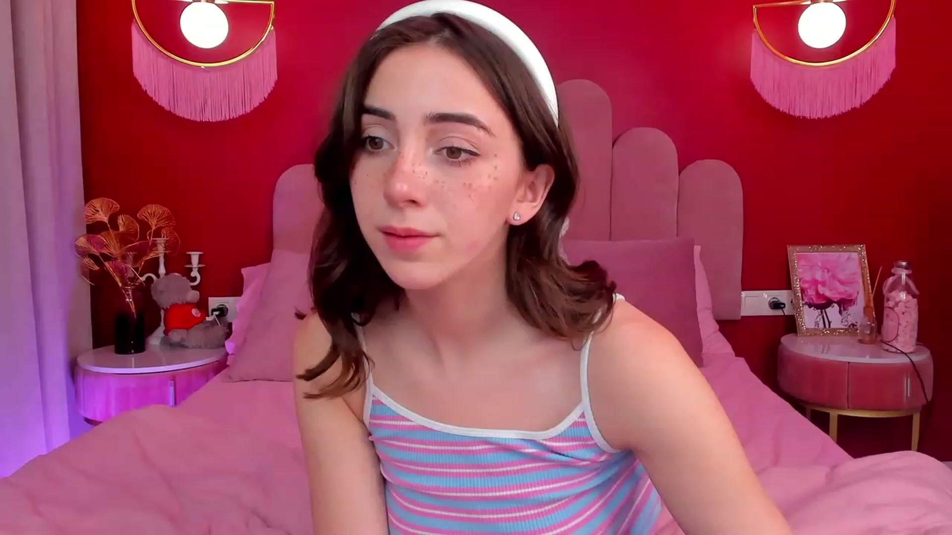 Gallery image thumbnail from ElsaYoung's myfreecams stream on, 06/08/2023, 17:07 image 20 of 20