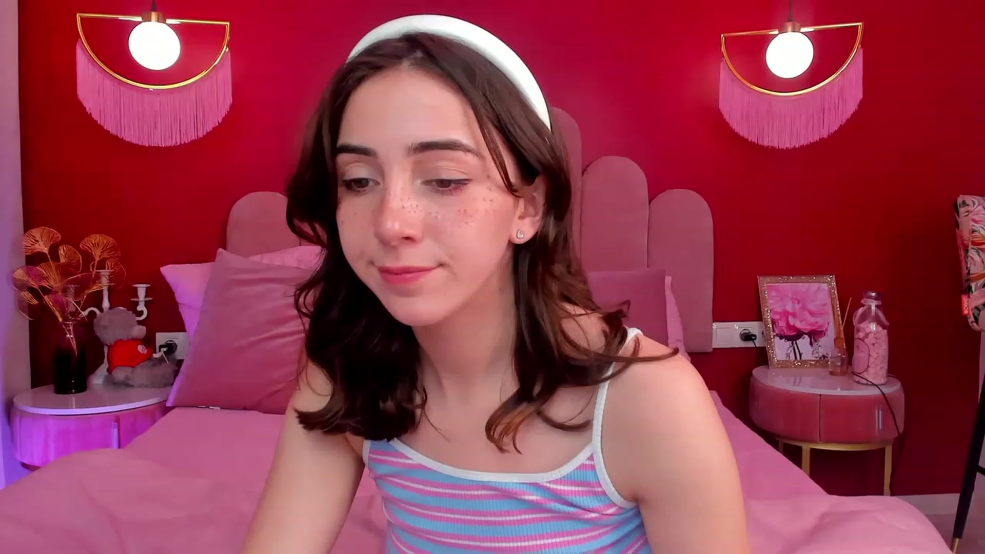 Gallery image thumbnail from ElsaYoung's myfreecams stream on, 06/08/2023, 17:46 image 4 of 20