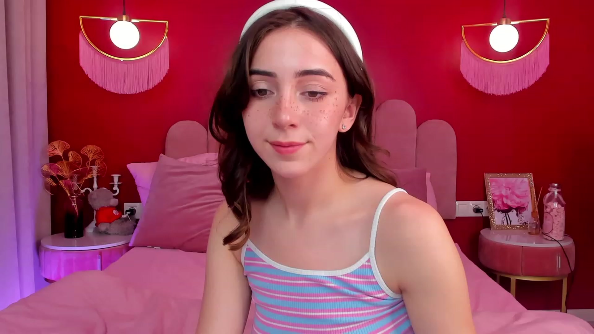 Gallery image thumbnail from ElsaYoung's myfreecams stream on, 06/08/2023, 17:46 image 11 of 20