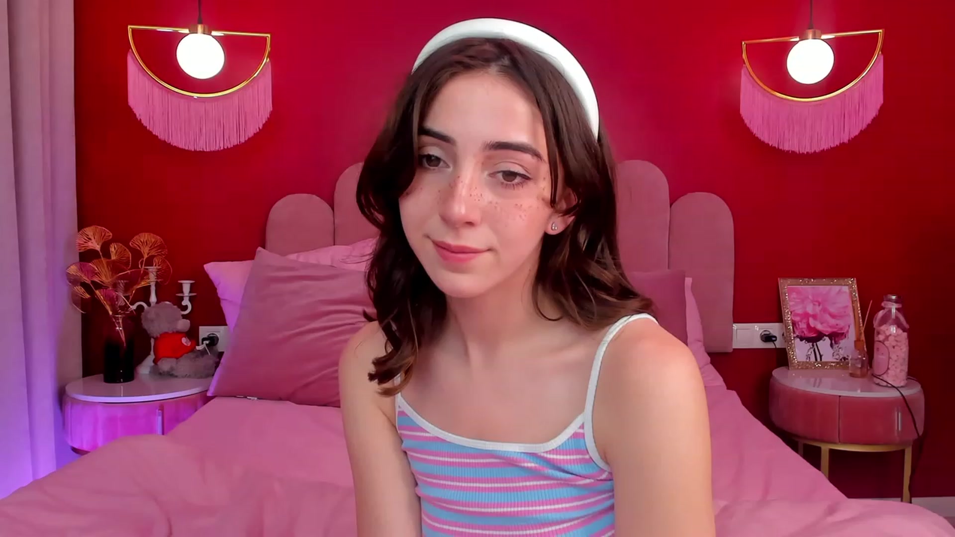 Gallery image thumbnail from ElsaYoung's myfreecams stream on, 06/08/2023, 17:46 image 14 of 20
