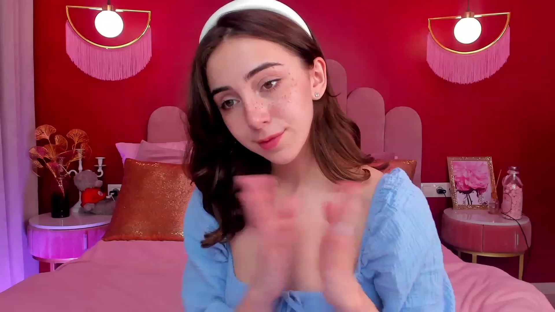 Gallery image thumbnail from ElsaYoung's myfreecams stream on, 06/08/2023, 19:06 image 18 of 20
