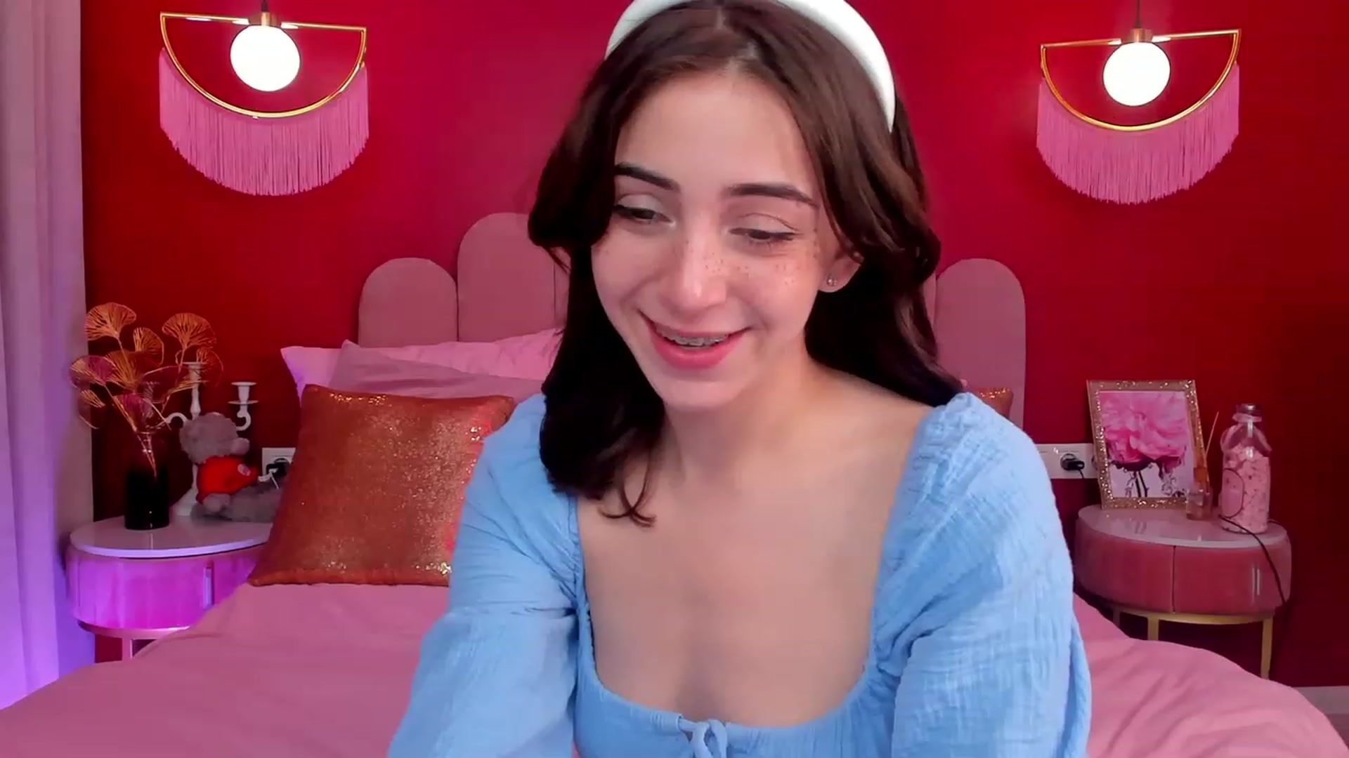 Gallery image thumbnail from ElsaYoung's myfreecams stream on, 06/08/2023, 19:06 image 17 of 20