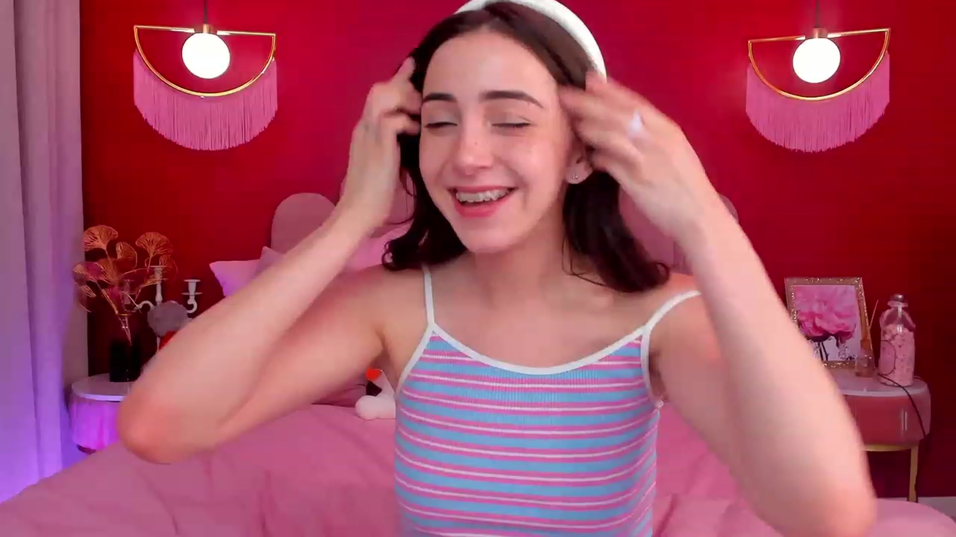 Gallery image thumbnail from ElsaYoung's myfreecams stream on, 06/08/2023, 19:06 image 8 of 20