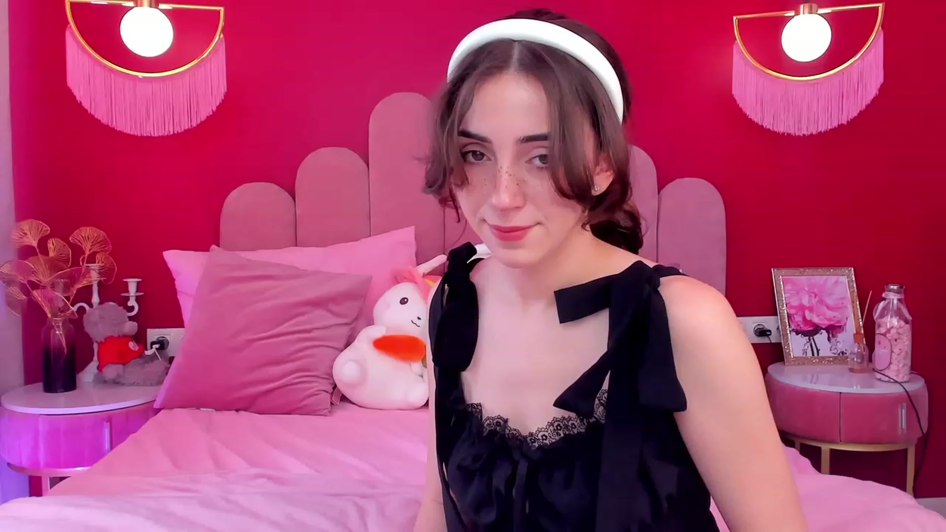 Gallery image thumbnail from ElsaYoung's myfreecams stream on, 06/09/2023, 05:31 image 10 of 20