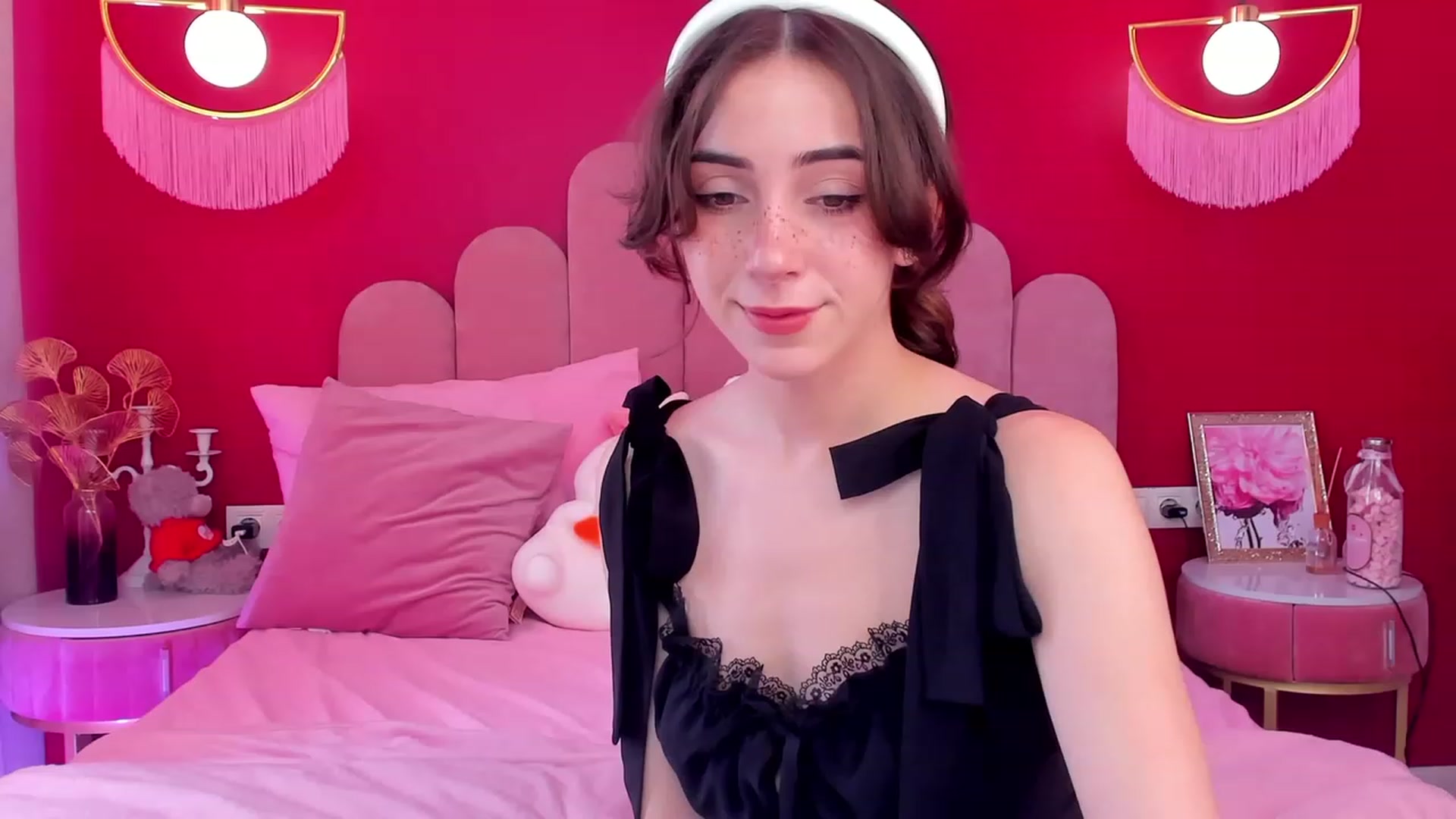 Gallery image thumbnail from ElsaYoung's myfreecams stream on, 06/09/2023, 05:31 image 8 of 20