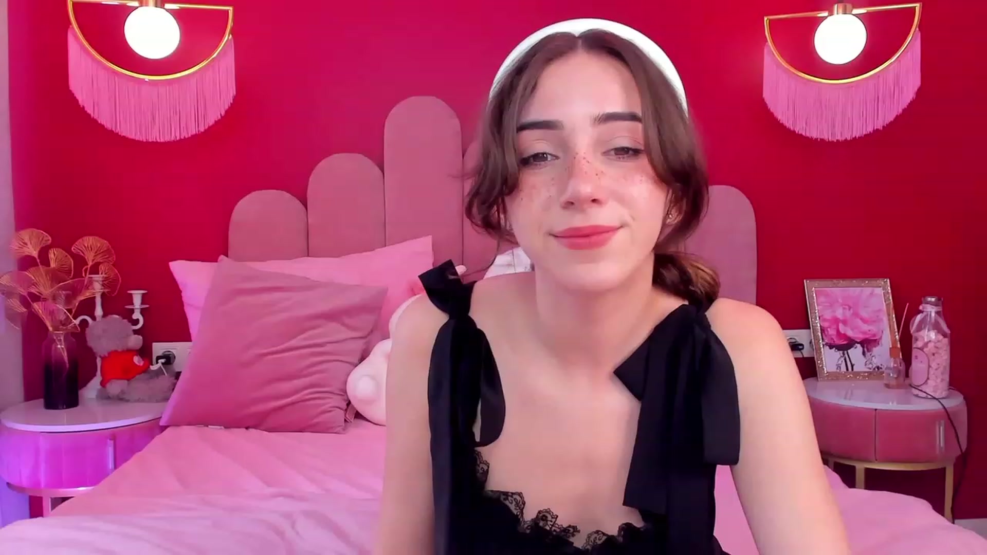 Gallery image thumbnail from ElsaYoung's myfreecams stream on, 06/09/2023, 05:31 image 20 of 20