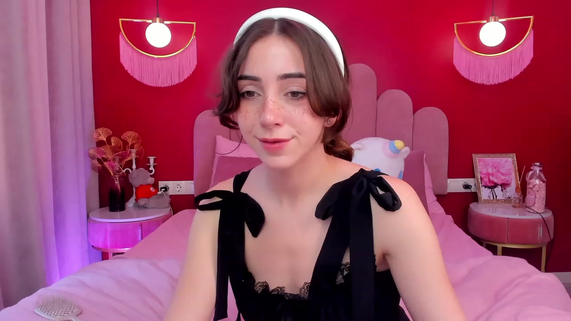 Gallery image thumbnail from ElsaYoung's myfreecams stream on, 06/09/2023, 07:19 image 13 of 20