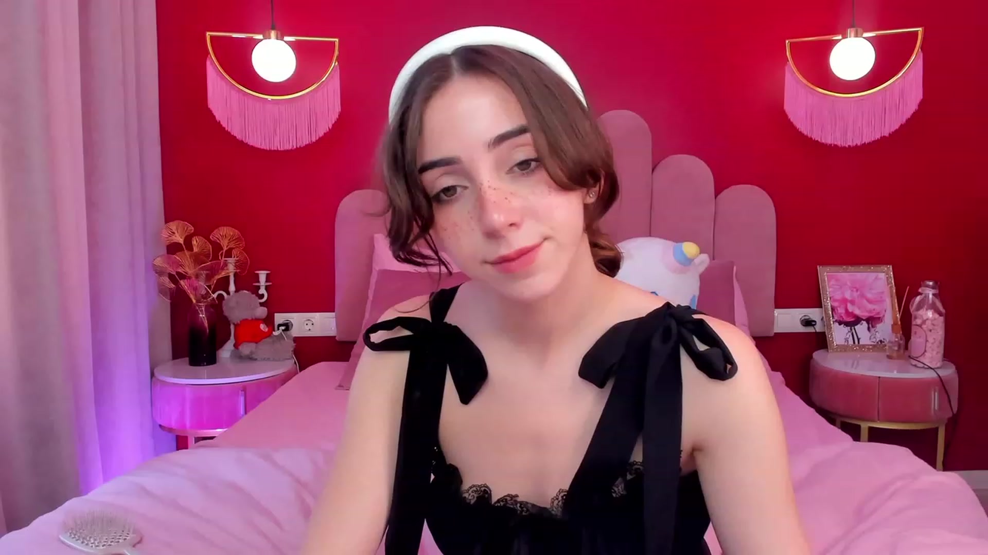 Gallery image thumbnail from ElsaYoung's myfreecams stream on, 06/09/2023, 07:19 image 8 of 20