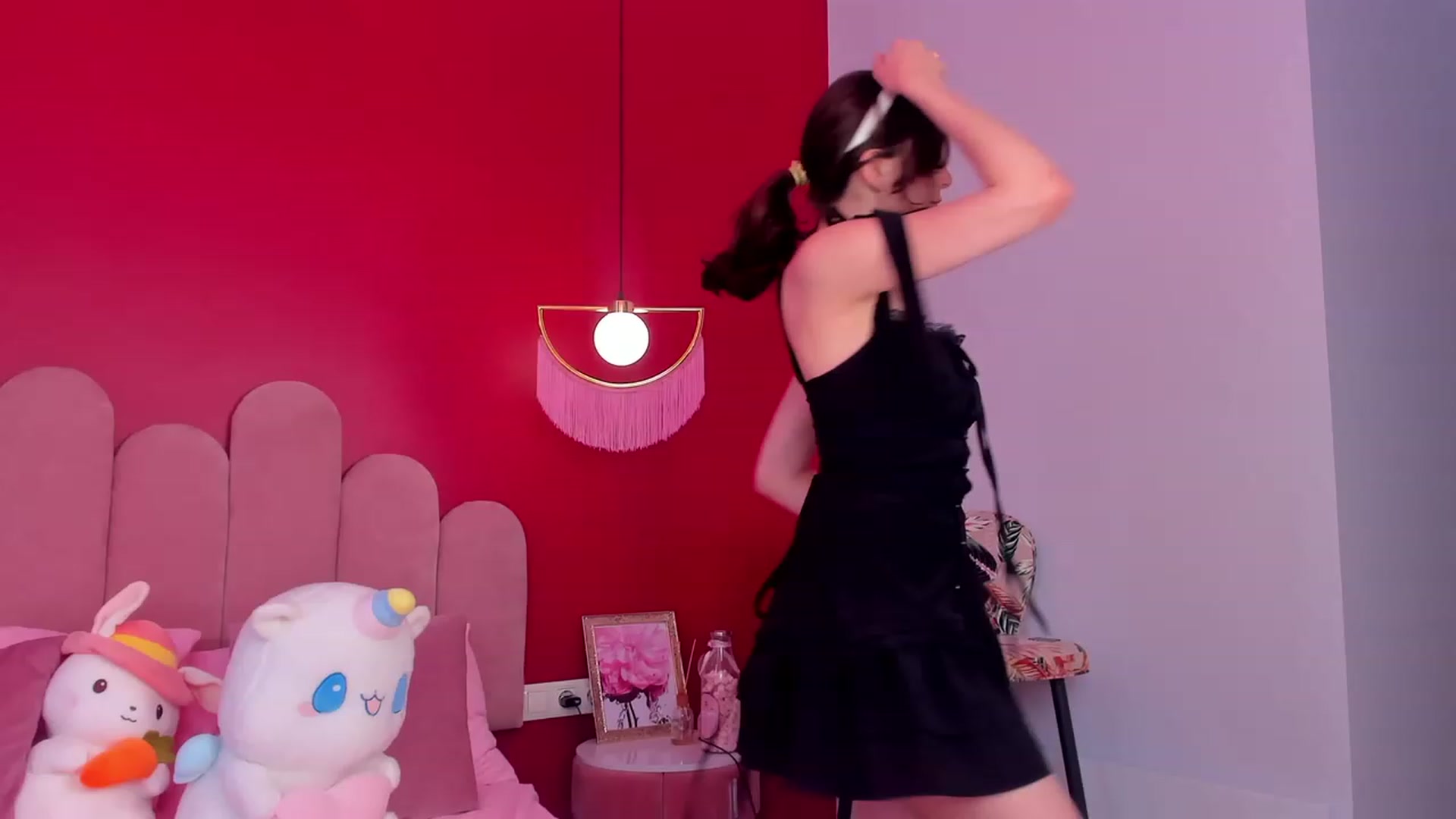 Gallery image thumbnail from ElsaYoung's myfreecams stream on, 06/09/2023, 07:19 image 18 of 20