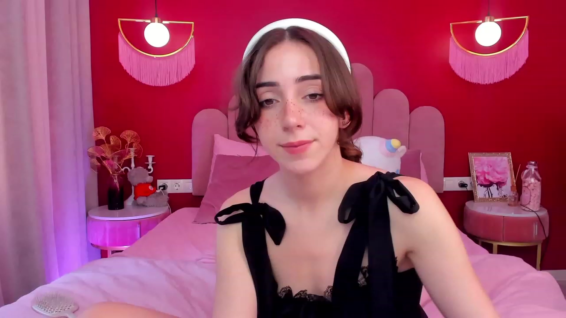 Gallery image thumbnail from ElsaYoung's myfreecams stream on, 06/09/2023, 07:19 image 5 of 20