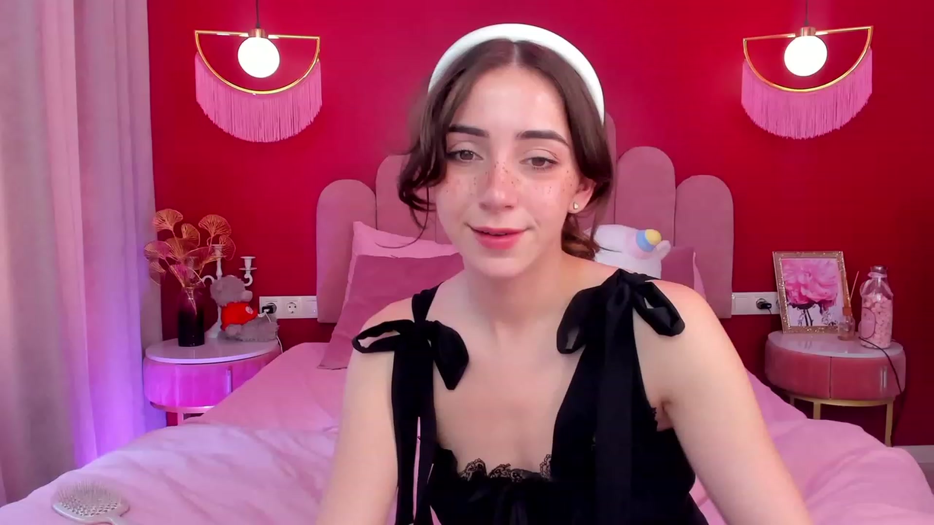 Gallery image thumbnail from ElsaYoung's myfreecams stream on, 06/09/2023, 07:19 image 1 of 20