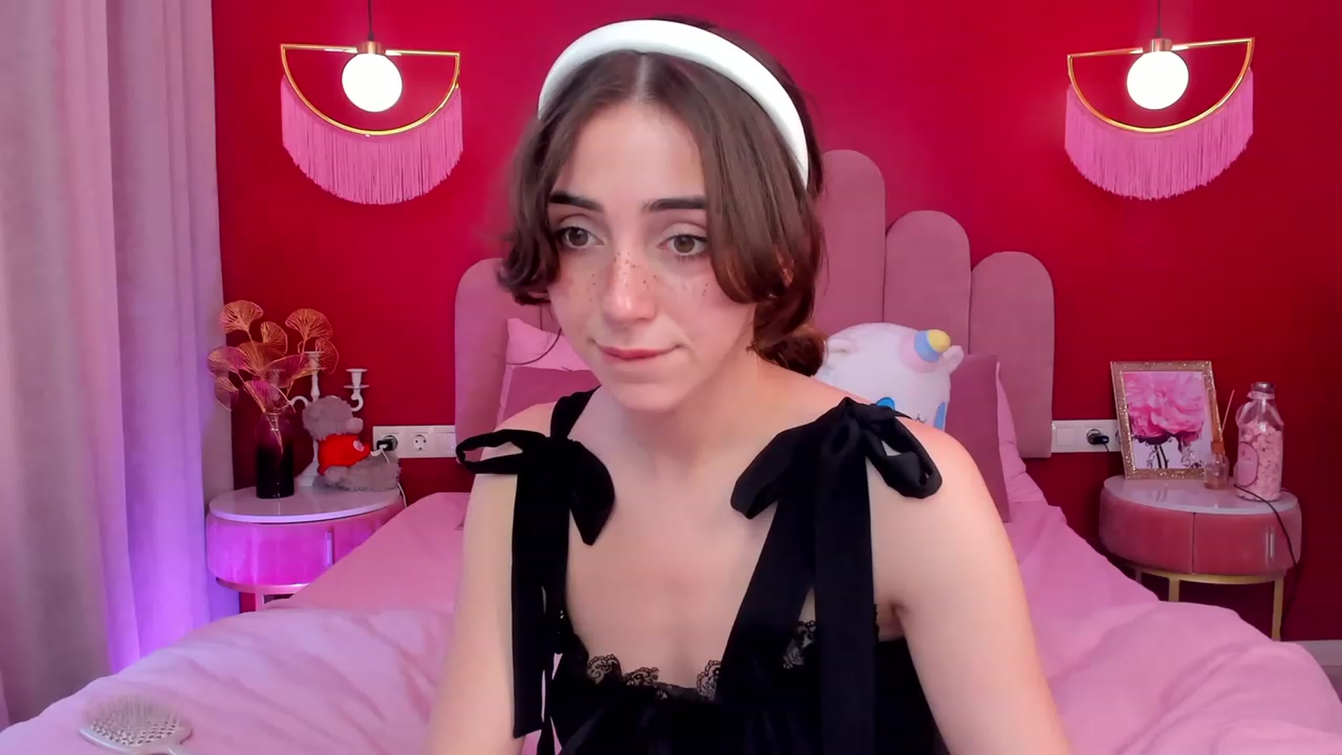 Gallery image thumbnail from ElsaYoung's myfreecams stream on, 06/09/2023, 07:19 image 14 of 20