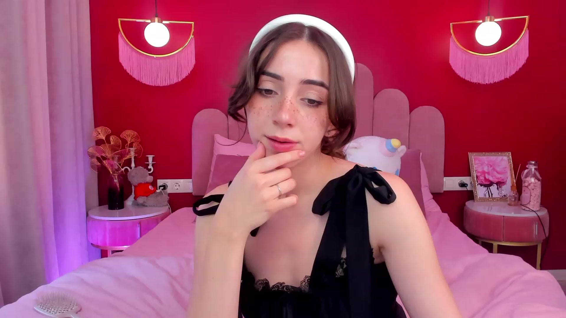 Gallery image thumbnail from ElsaYoung's myfreecams stream on, 06/09/2023, 07:19 image 9 of 20