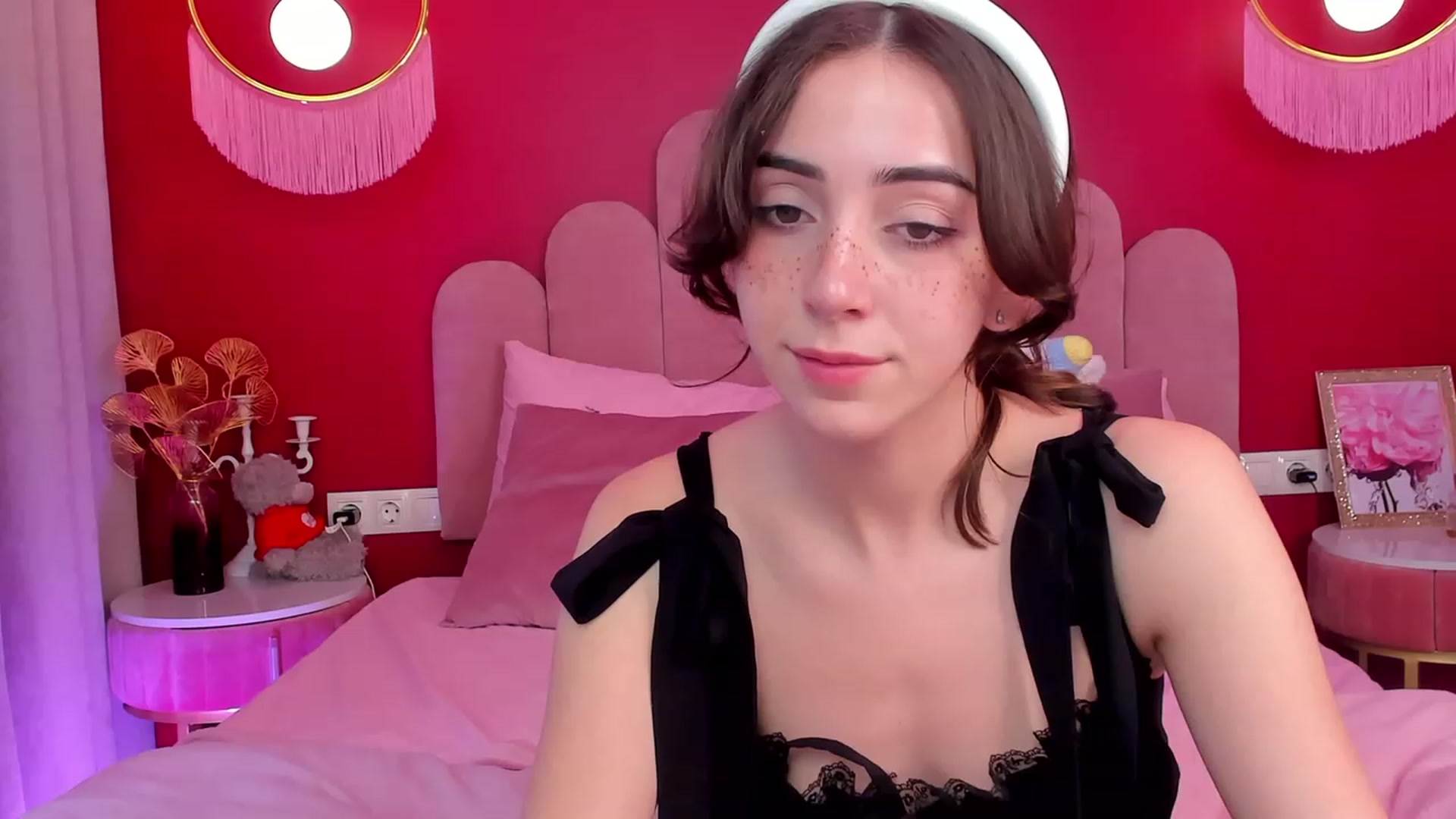 Gallery image thumbnail from ElsaYoung's myfreecams stream on, 06/09/2023, 09:13 image 4 of 20